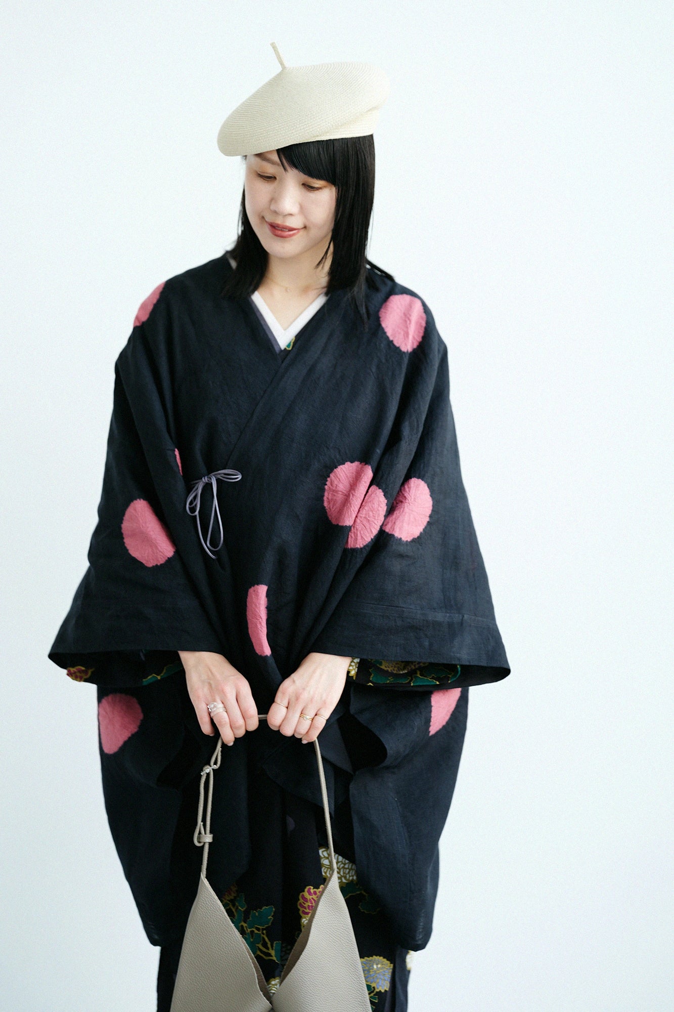 【Scheduled to ship around Mar 3】Konsei Tie-dye Linen Kisaragi Poncho／Large Polka Dots Black×Purplish Red