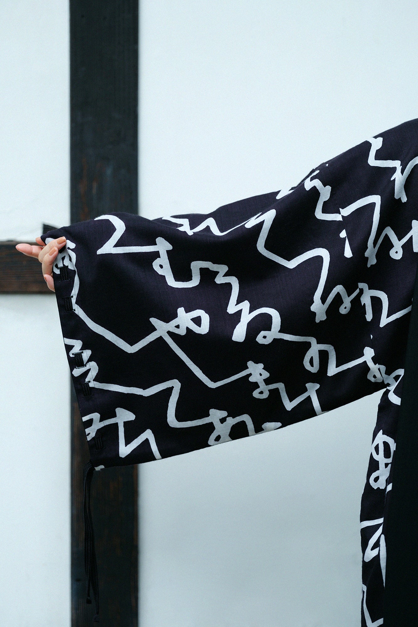 梳毛×毛斯綸 宮中袖 雙面用／黑色×文