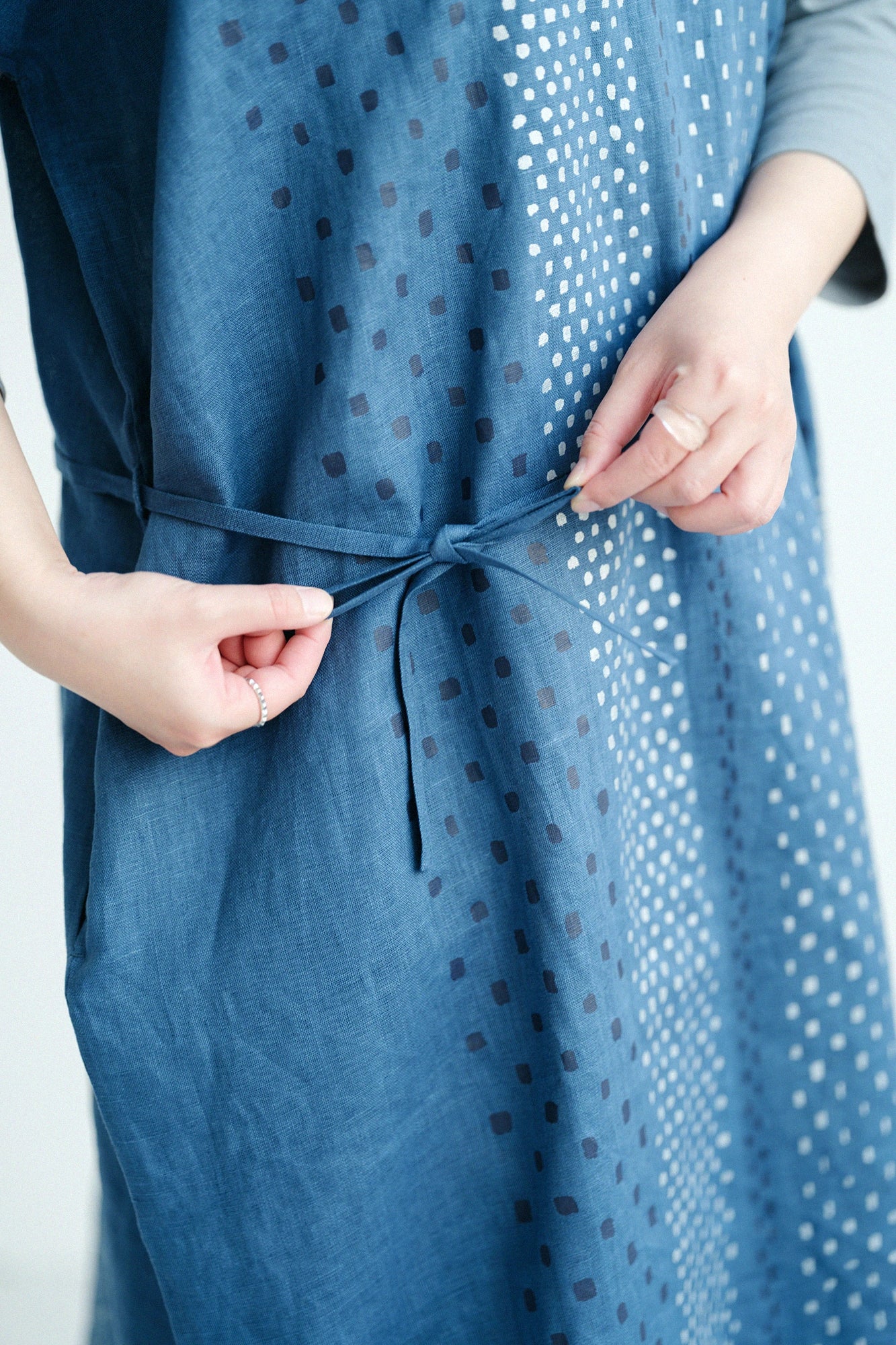 [Versand voraussichtlich ab dem 3. März] Hanf Langform-Kimono (Chouhoukei) / Araresima und Yohaku, Indigo Akzentfarbe (Noshimeiro) 