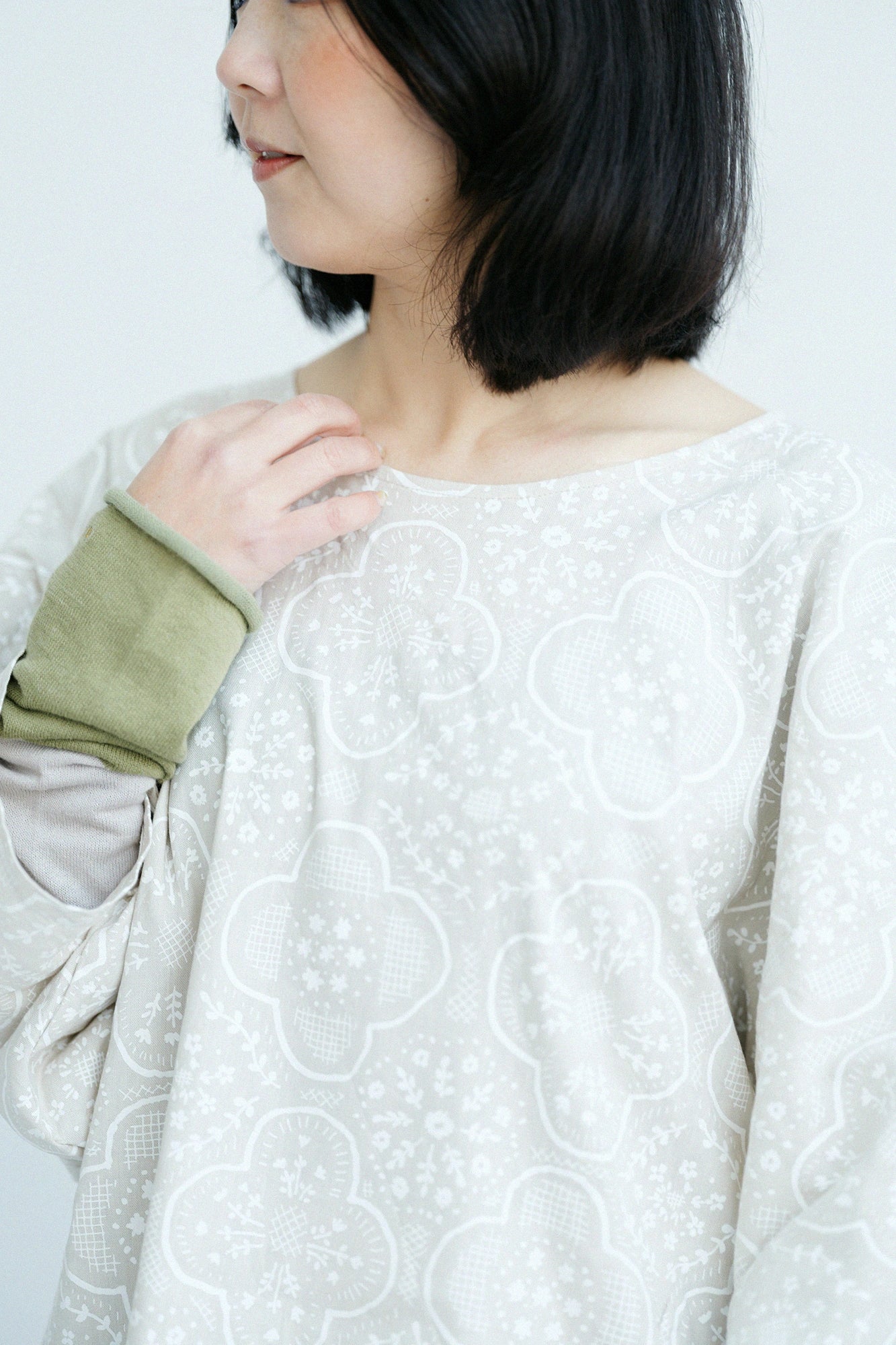 【Versand voraussichtlich ab dem 3. März】 Asa Rayon Nagitashikakui Kimono (Vierkant-Kimono) / Sukashi-Muster (Mon'yō) Kijiro (natürliches Weiß) 