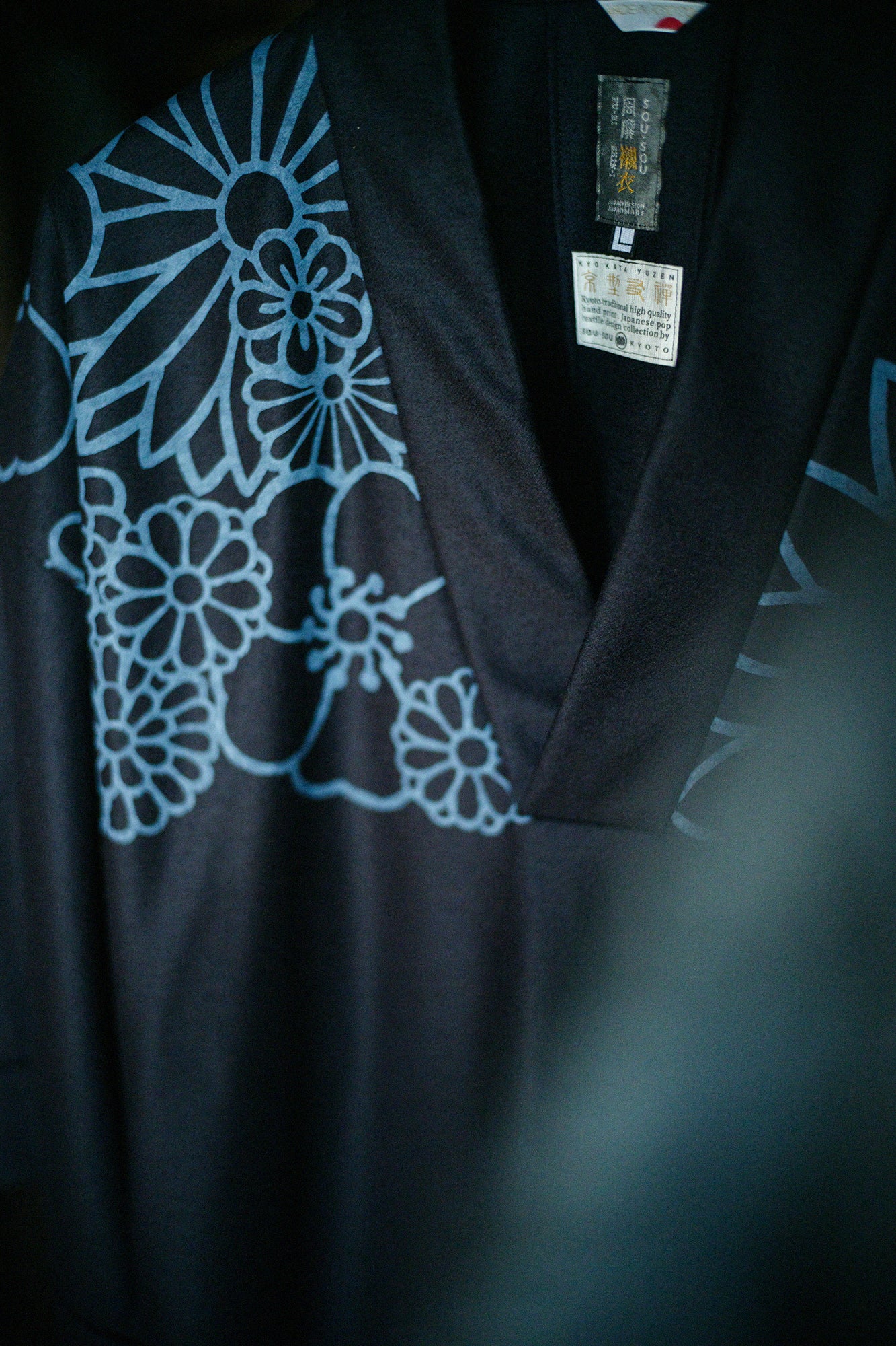 バランサーキュラー®ウール 風靡（ふうび） 襯衣（しんい） 首抜き文様（くびぬきもんよう）／金襴緞子（きんらんどんす） 深紺（しんこん）