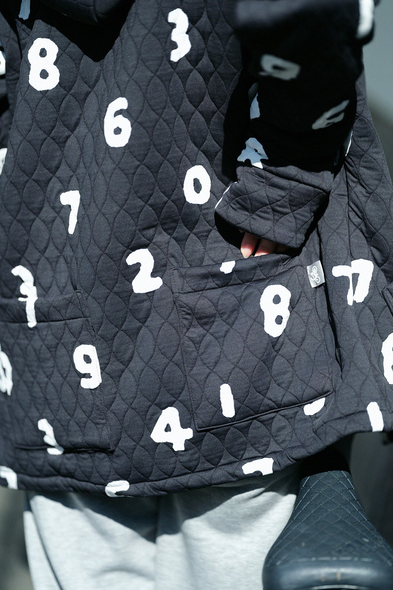 キルティングジャカール BIKEパーカー／SO-SU-U ブラック