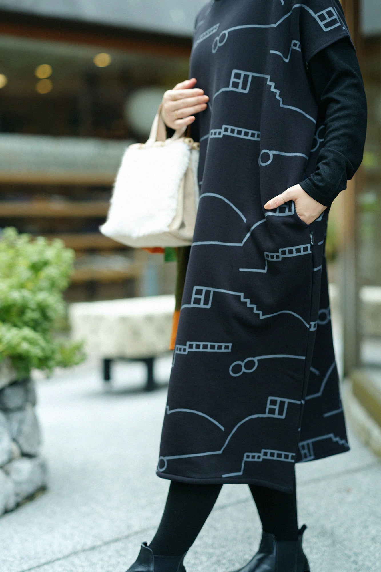 Fleece Lining Knit Rectangular Dress Shoulder Line / Chari Black