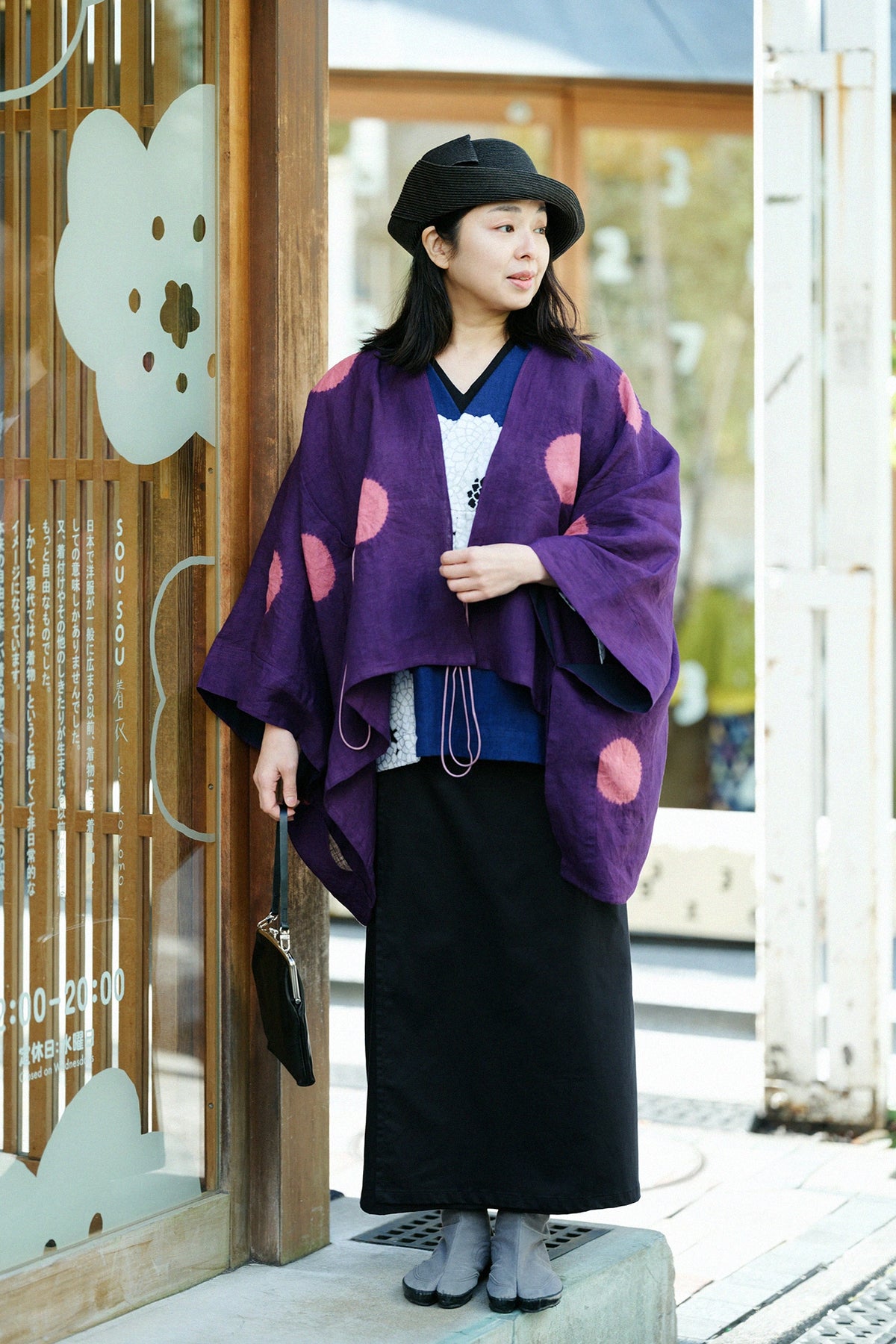 [Versand voraussichtlich um den 3. März] Iseki-Orimoto Bun (Stil) Ōkatabira (großer Kimono) Kurz (mijikatake) / Kumoma (zwischen den Wolken) mit Chrysantheme Ryōya (gute Nacht) 