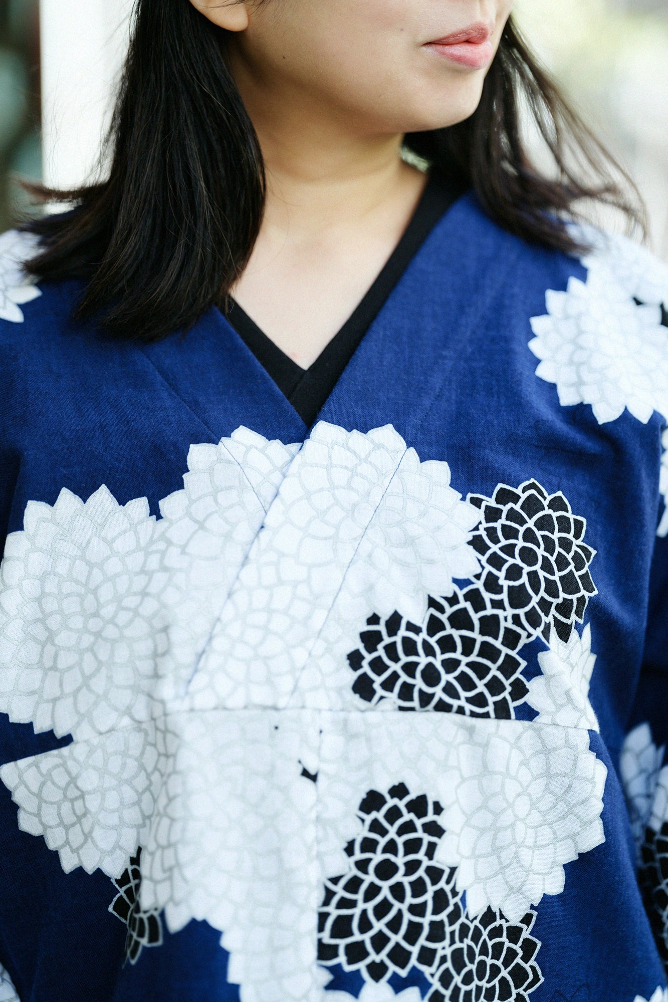 [Versand voraussichtlich um den 3. März] Iseki-Orimoto Bun (Stil) Ōkatabira (großer Kimono) Kurz (mijikatake) / Kumoma (zwischen den Wolken) mit Chrysantheme Ryōya (gute Nacht) 