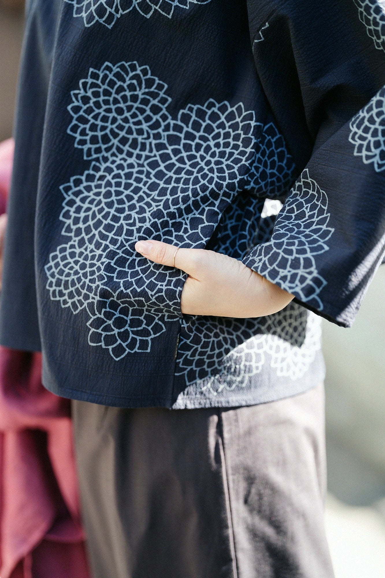 【Versand voraussichtlich ab 3. März】C/CM(R) Naginatashikakui Kimono (naginata shikakui) / Kumoma (kumoma) mit Chrysantheme und Yohaku (yohaku) Shinkonkoushi (shinkonkoushi) 