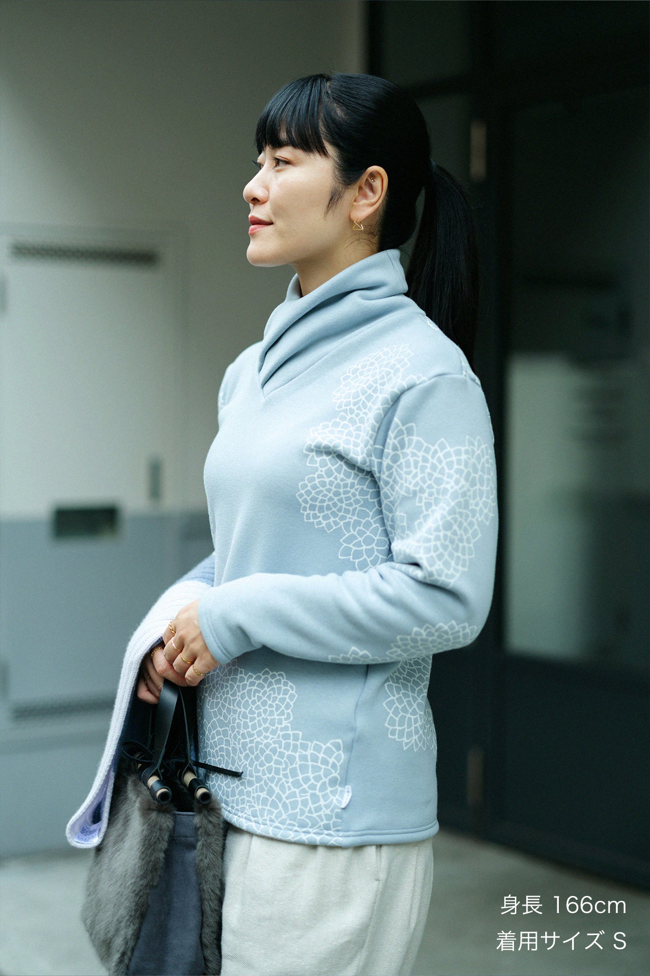 Boa Lining Turtle Neck Shirt / Chrysanthemum in Clouds Pale Grey