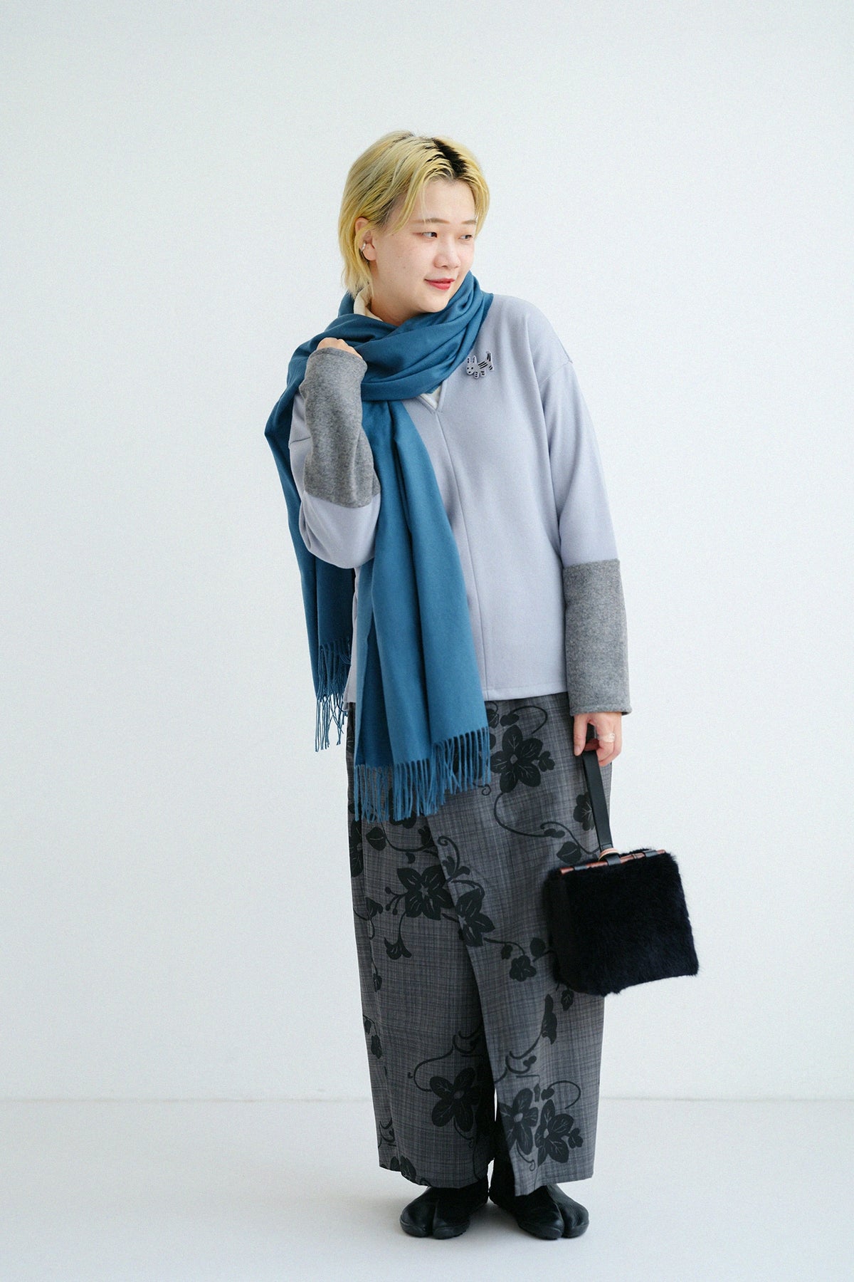 【คาดว่าจะจัดส่งประมาณวันที่ 17 พฤศจิกายน】เบบี้แคช(R) ผ้าพันคอผ้าไหมแก๊ซ/ลายทางสีเขียวเข้ม 
