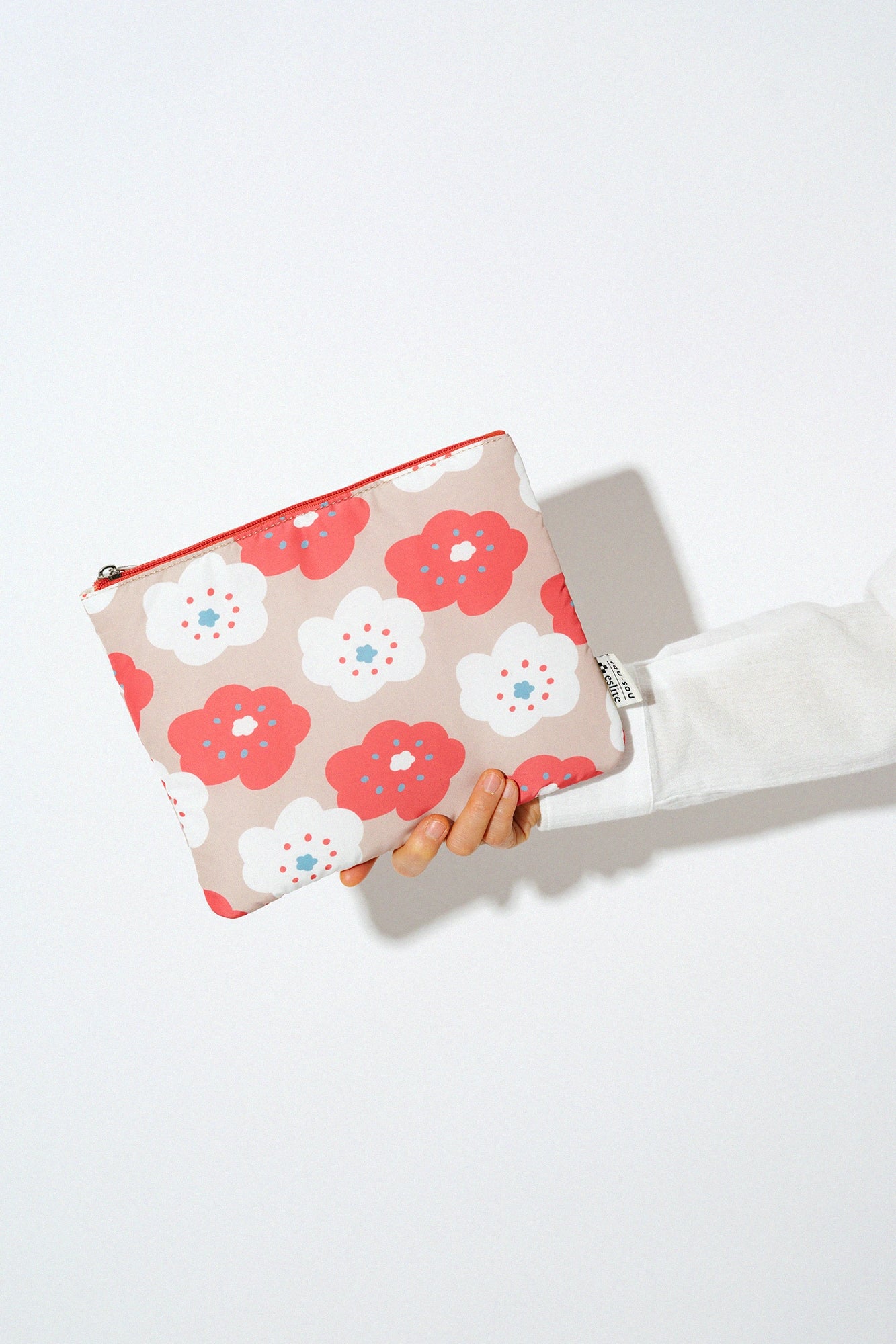 SOU・SOU×誠品書店 フラット収納ポーチ／ほほえみ レトロ 朱