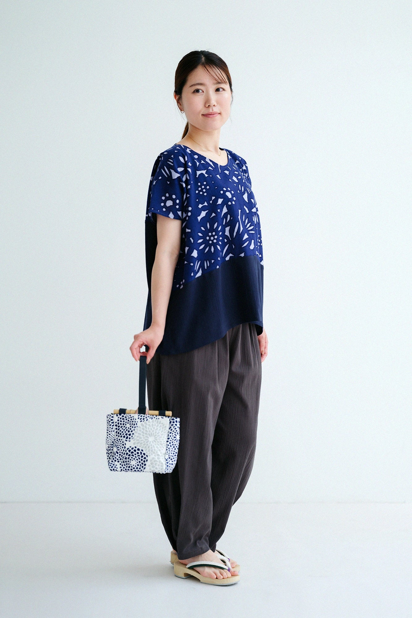 'Height:'158 cm,'WearsTaille : »Women F