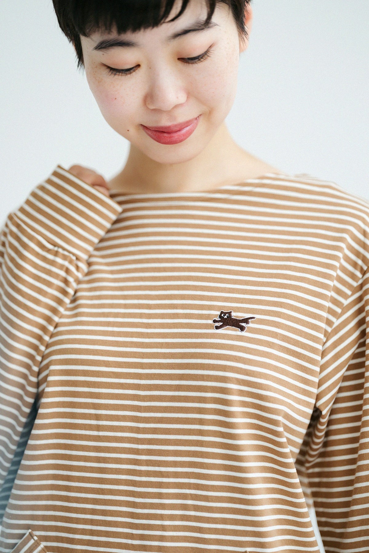【Voraussichtlicher Versand ab dem 29. September】 Tokaido-Halsshirt mit Boatneck / Amber × Ekryu-Bordeau 