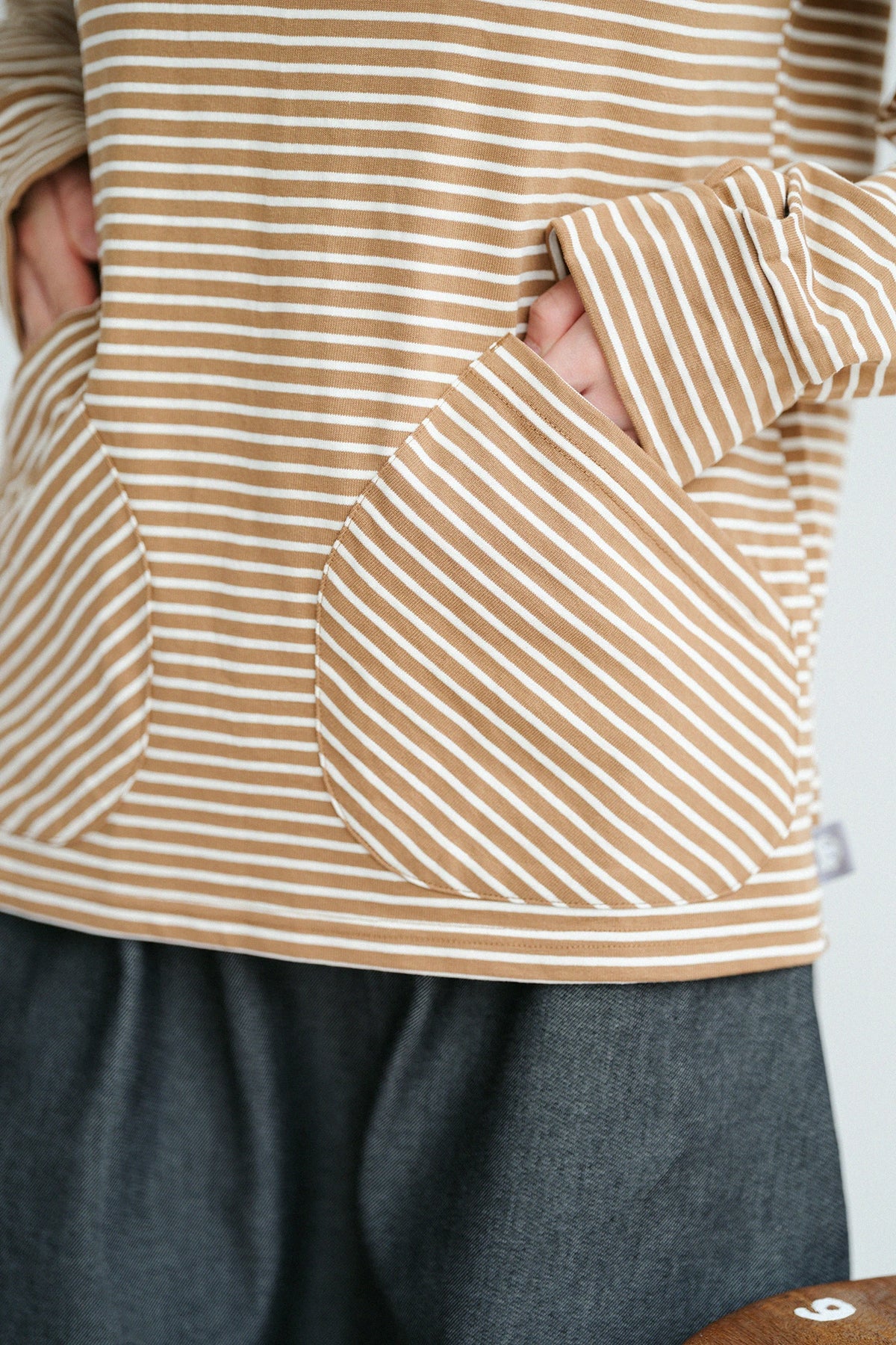 【Voraussichtlicher Versand ab dem 29. September】 Tokaido-Halsshirt mit Boatneck / Amber × Ekryu-Bordeau 