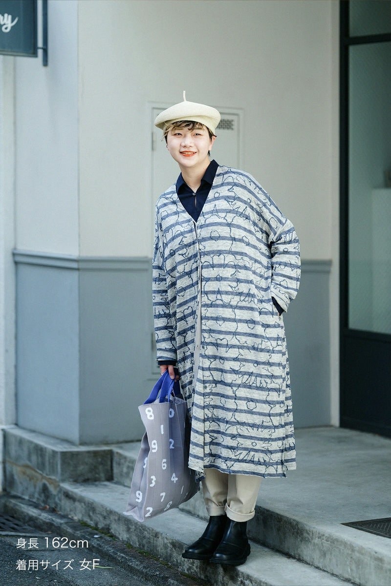 Leichter Mantel mit V-Ausschnitt