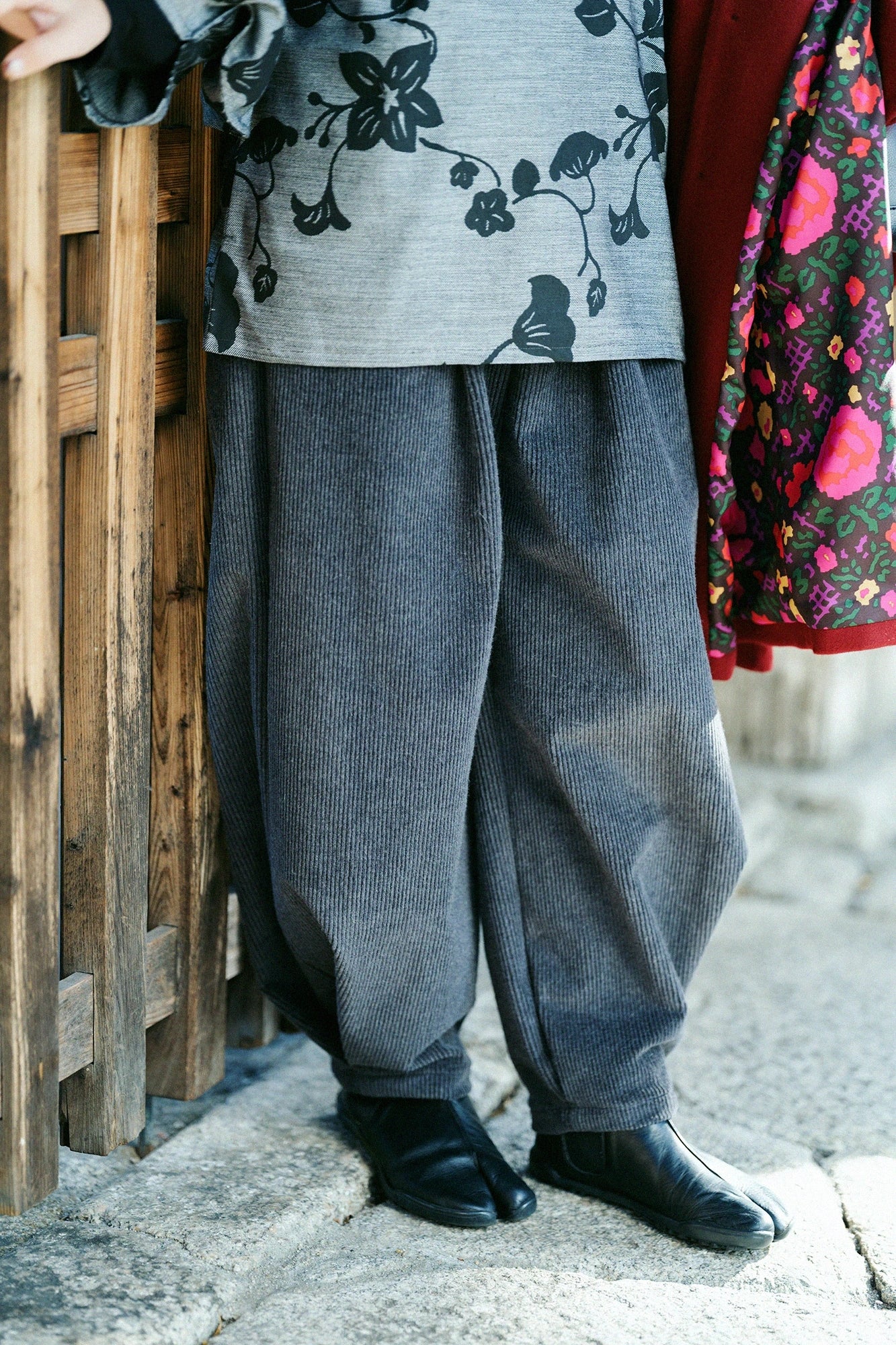 燈芯絨 畝 二褶 闊腿褲 蕾／灰墨色