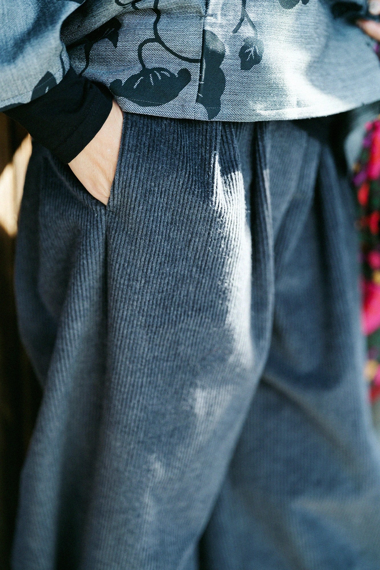 燈芯絨 畝 二褶 闊腿褲 蕾／灰墨色