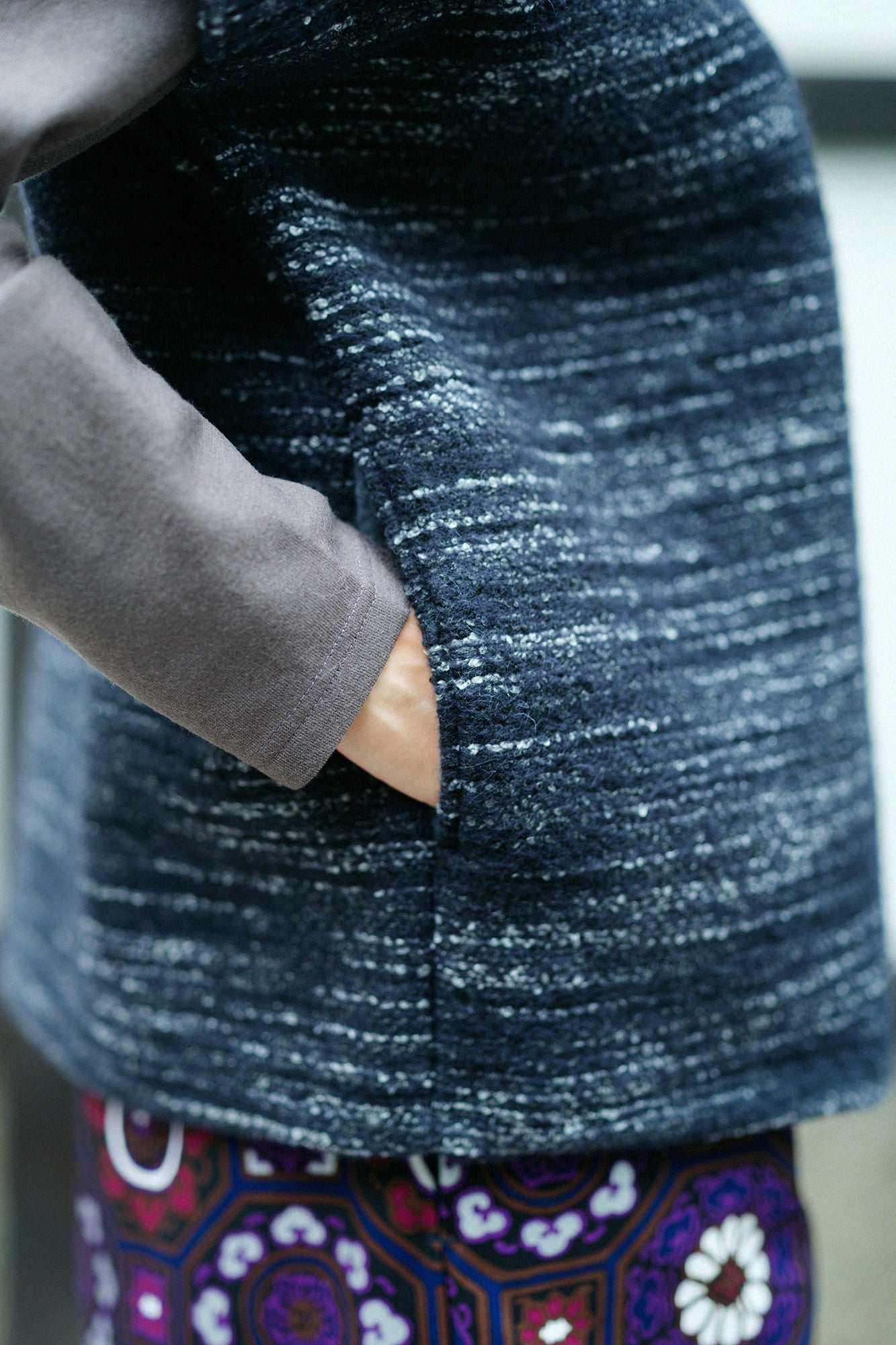 Dual-layered Knit Trapezoidal Top Shoulder Line / Dark Greyish Navy