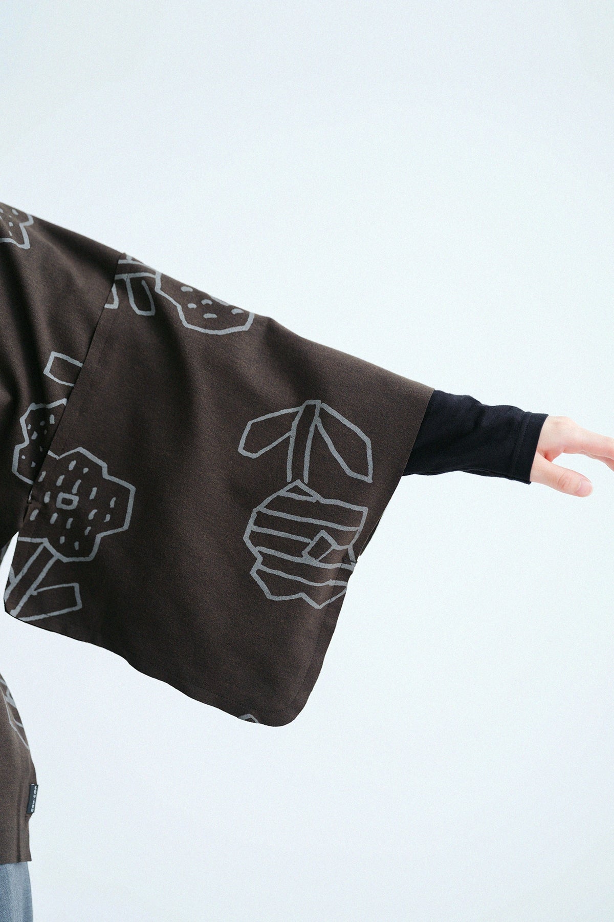 【Ships Ard 9/22】Double-knit V Neck Kimono Sleeve Kantoui Short／Flower Seedling Scattered Brown