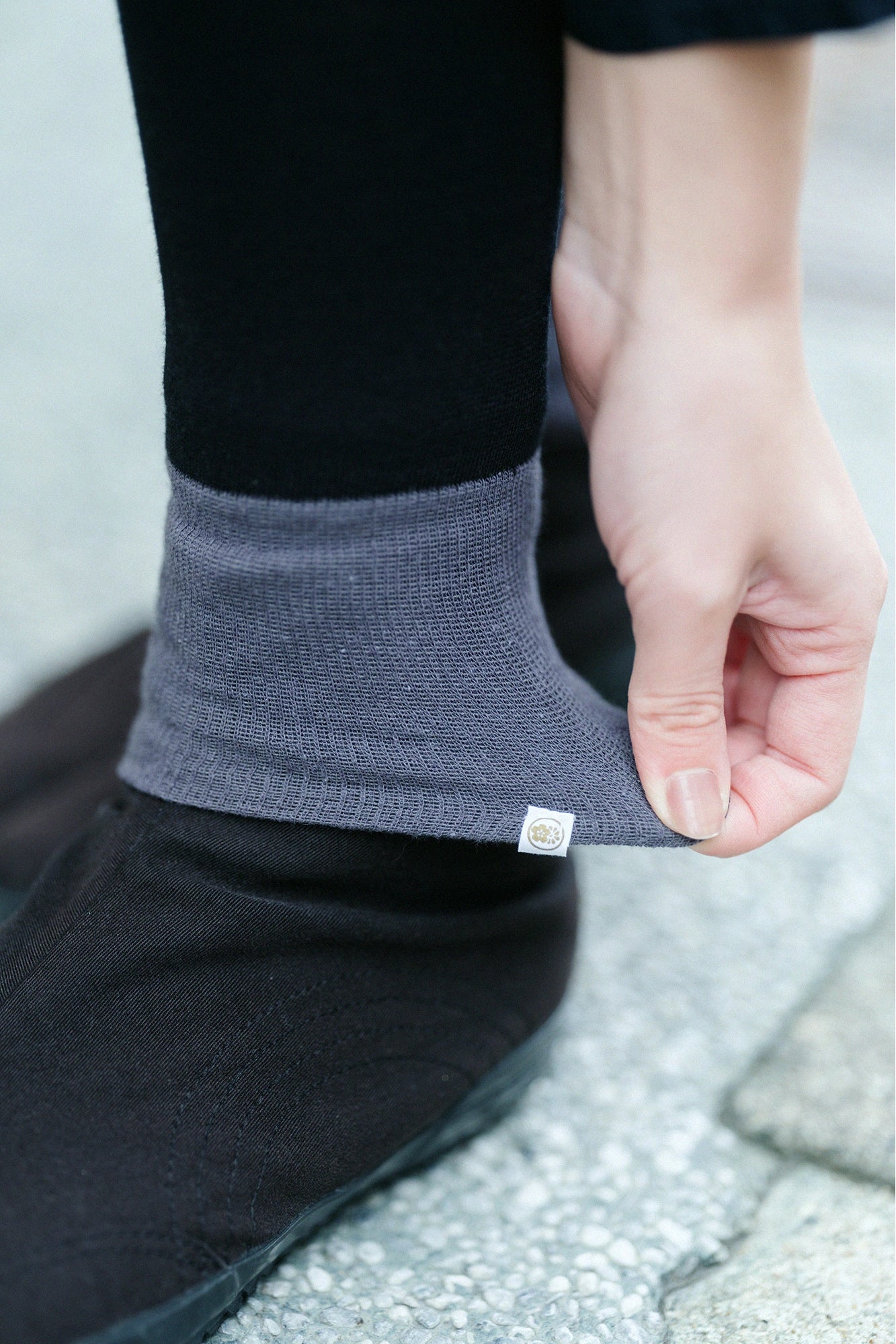 【Scheduled to ship around Mar 3】Bi-color Leggings  ／Black×Dark Grey