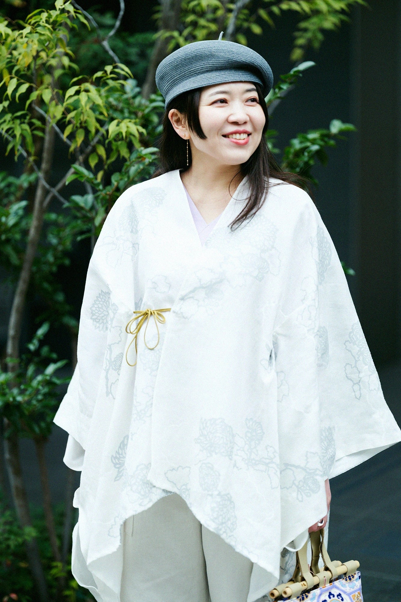 【Scheduled to ship around Mar 3】Linen Kisaragi Poncho／Kumodori with Chrysanthemum and Blank  White