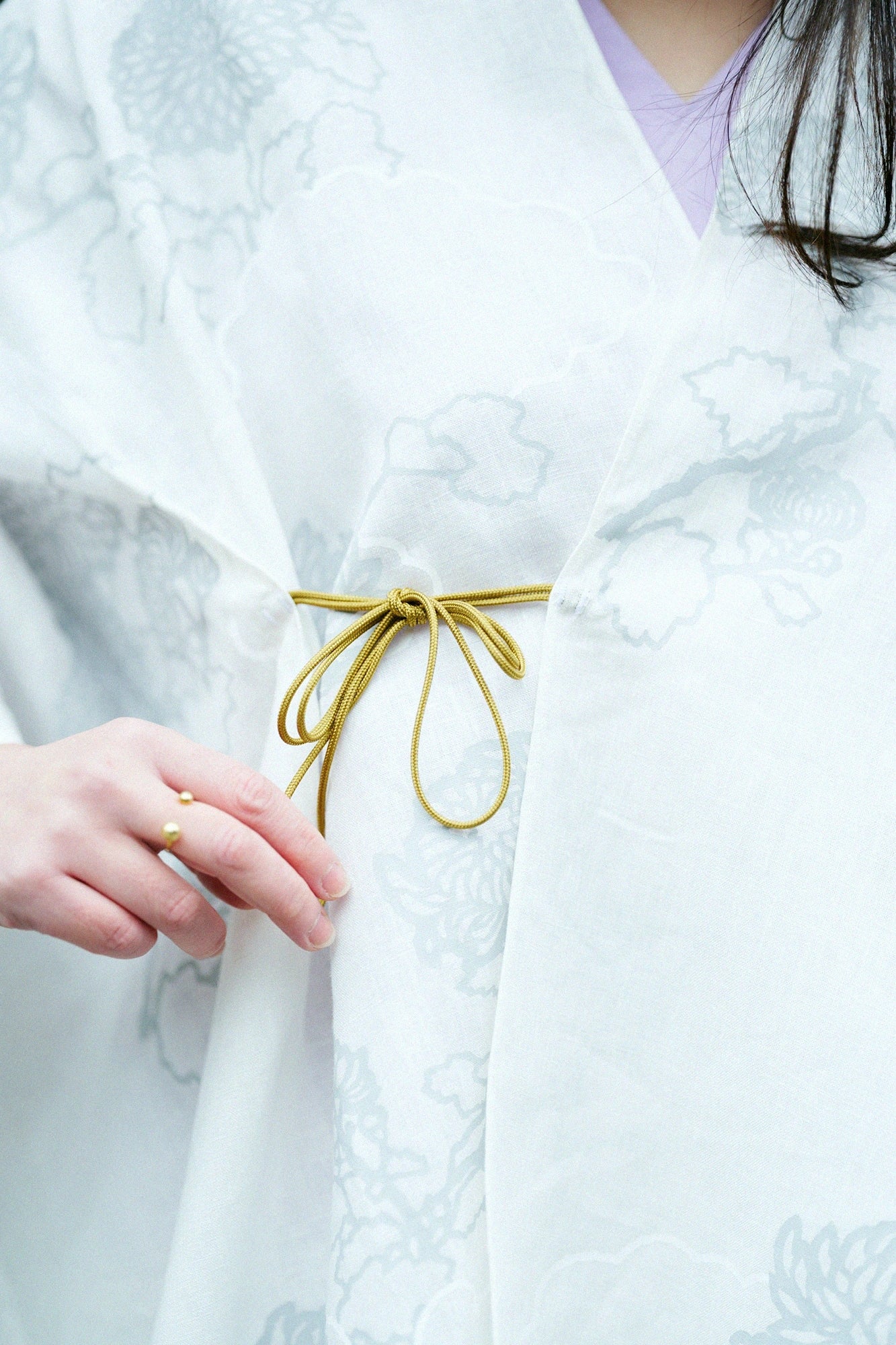 【Scheduled to ship around Mar 3】Linen Kisaragi Poncho／Kumodori with Chrysanthemum and Blank  White