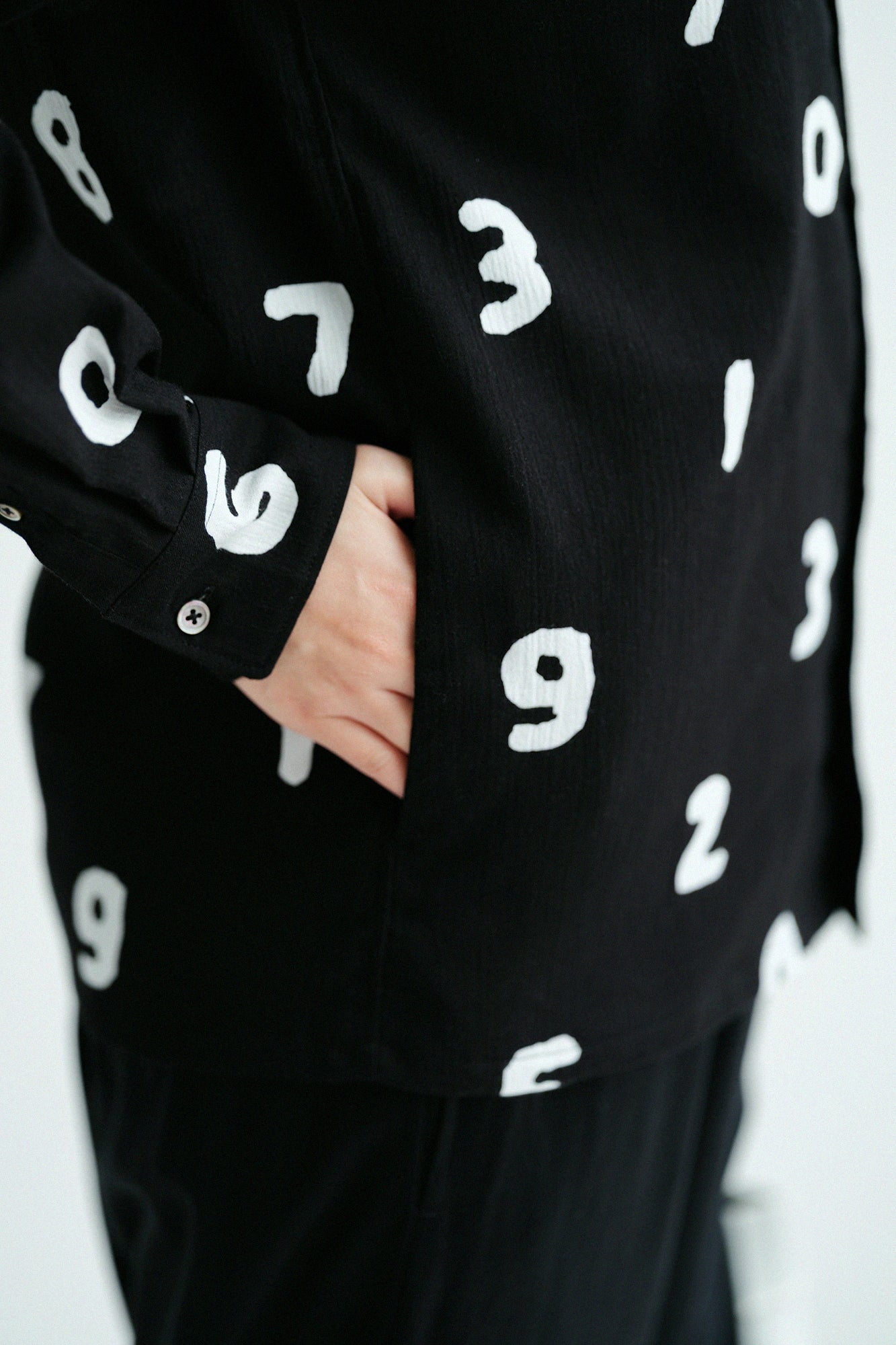 【3月17日頃発送予定】高島縮 20/20 スタンドカラーシャツSP 2.0／SO-SU-U 濡羽色（ぬればいろ）