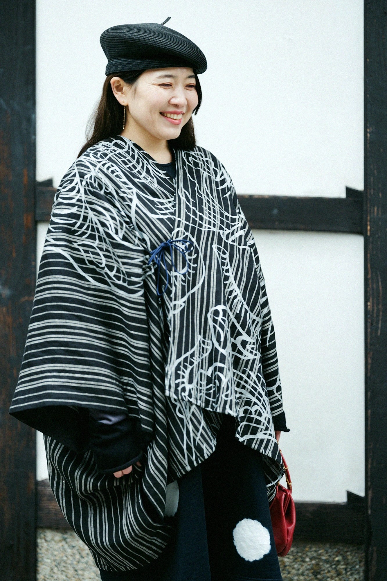 【Scheduled to ship around Mar 3】Linen Kisaragi Poncho／flying elephants and Blank Black Striped