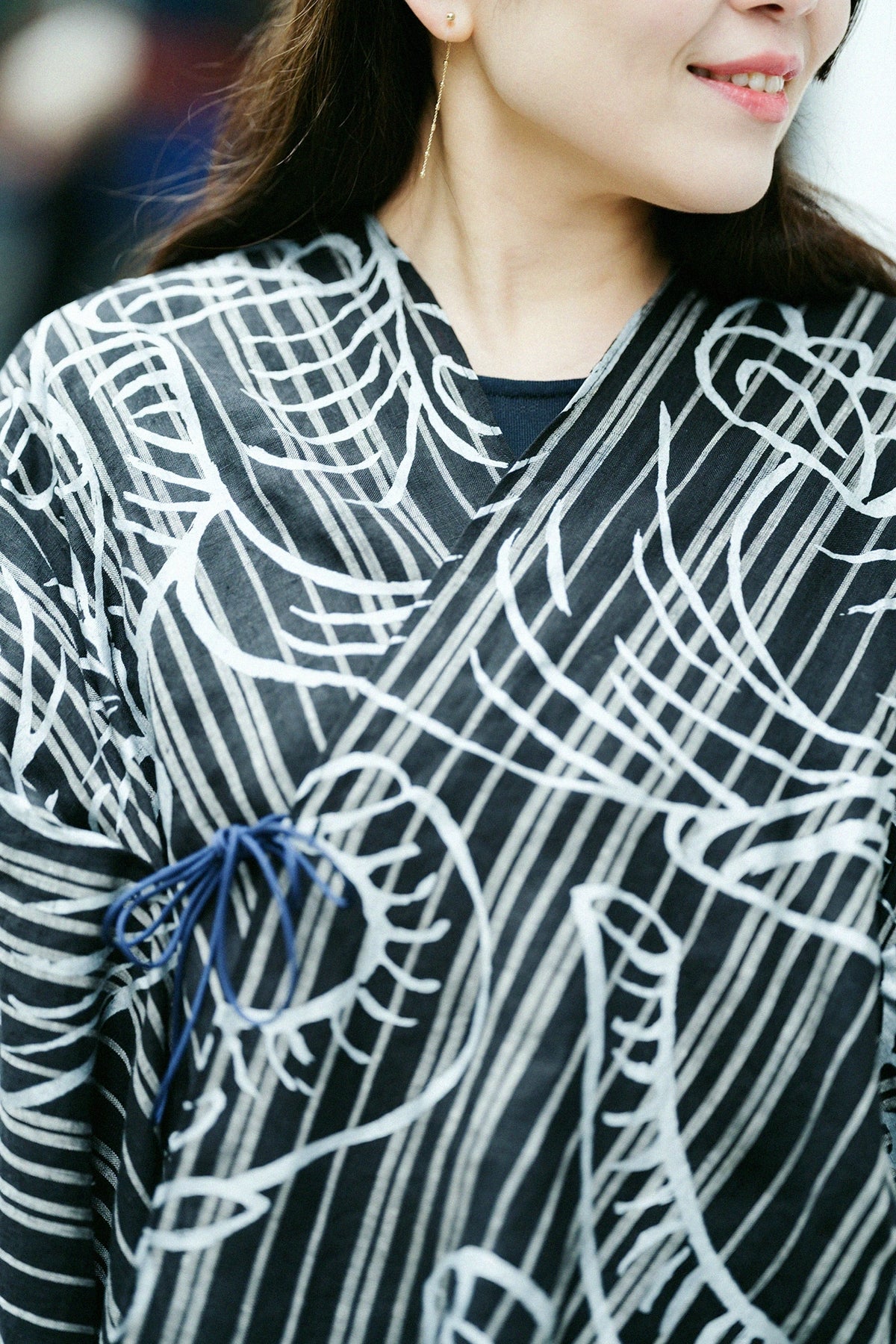 【Scheduled to ship around Mar 3】Linen Kisaragi Poncho／flying elephants and Blank Black Striped