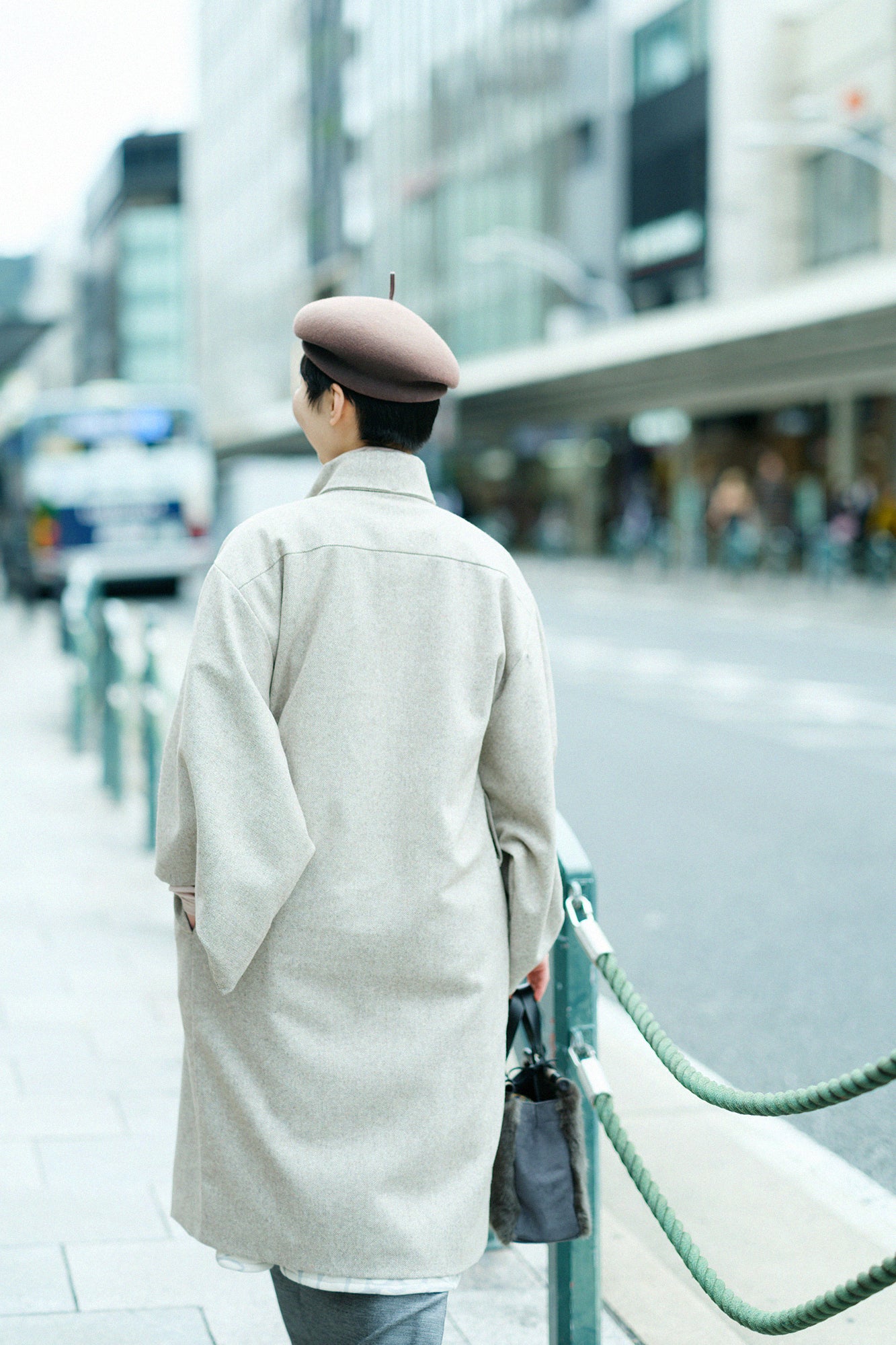 ツイード 角袖外套（かくそでがいとう） 袷（あわせ）／白橡（しろつる