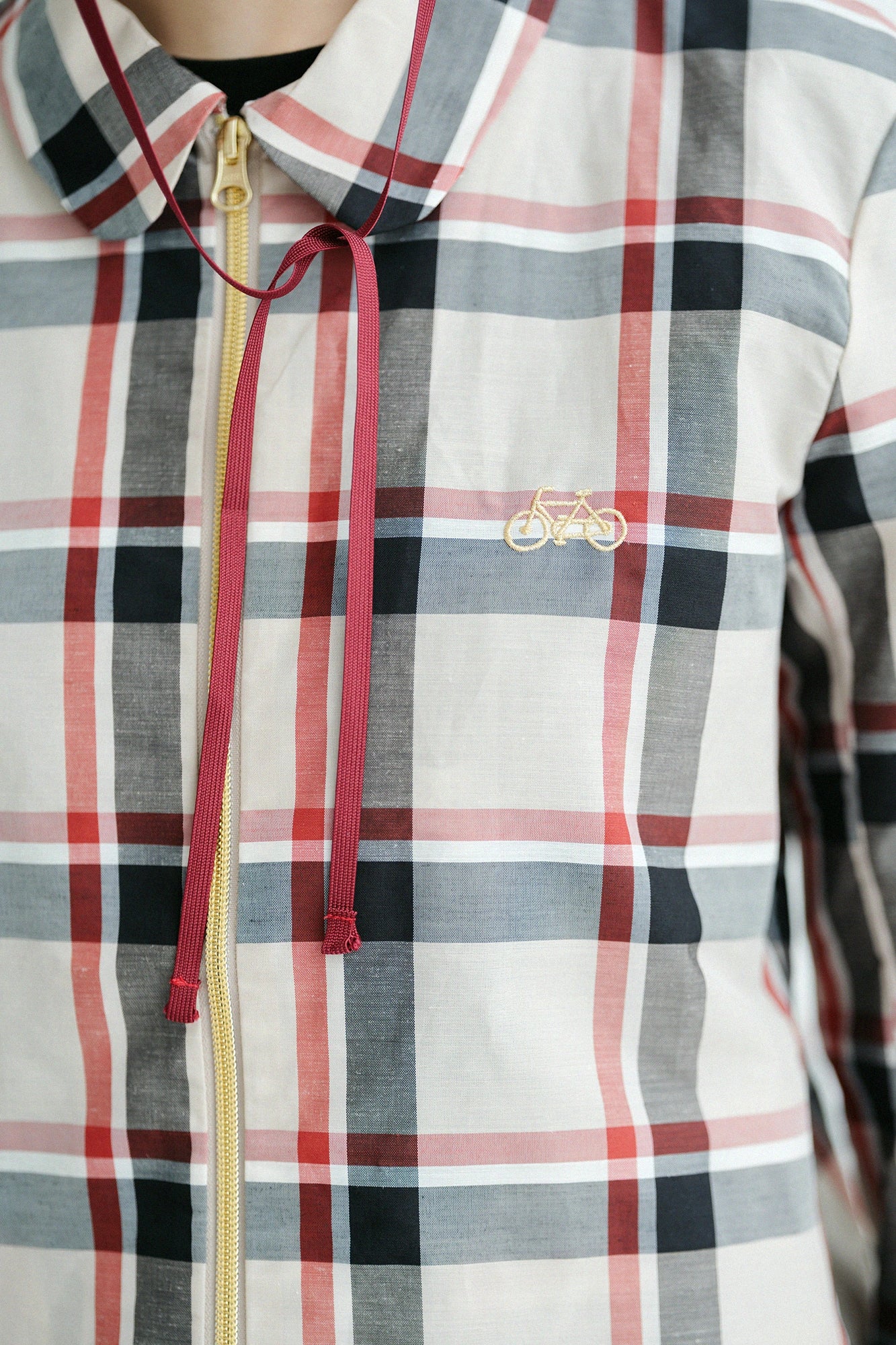 [Versand voraussichtlich um den 10. März] Lamy-Nylonjacke mit Reißverschluss und Karomuster in Elfenbeinfarbe