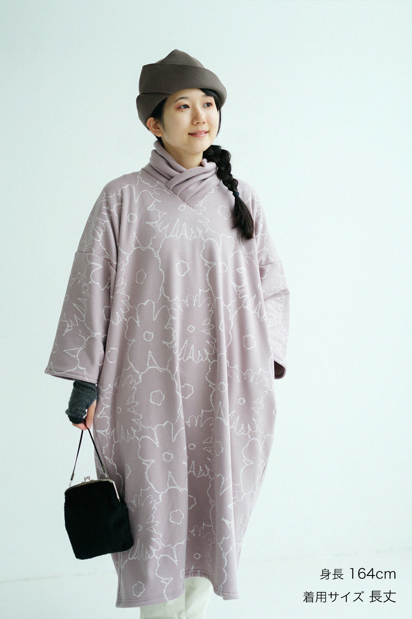 裏仿毛 針織 高領圓弧袖長方形洋裝／落落大方塗鴉 灰粉紅色