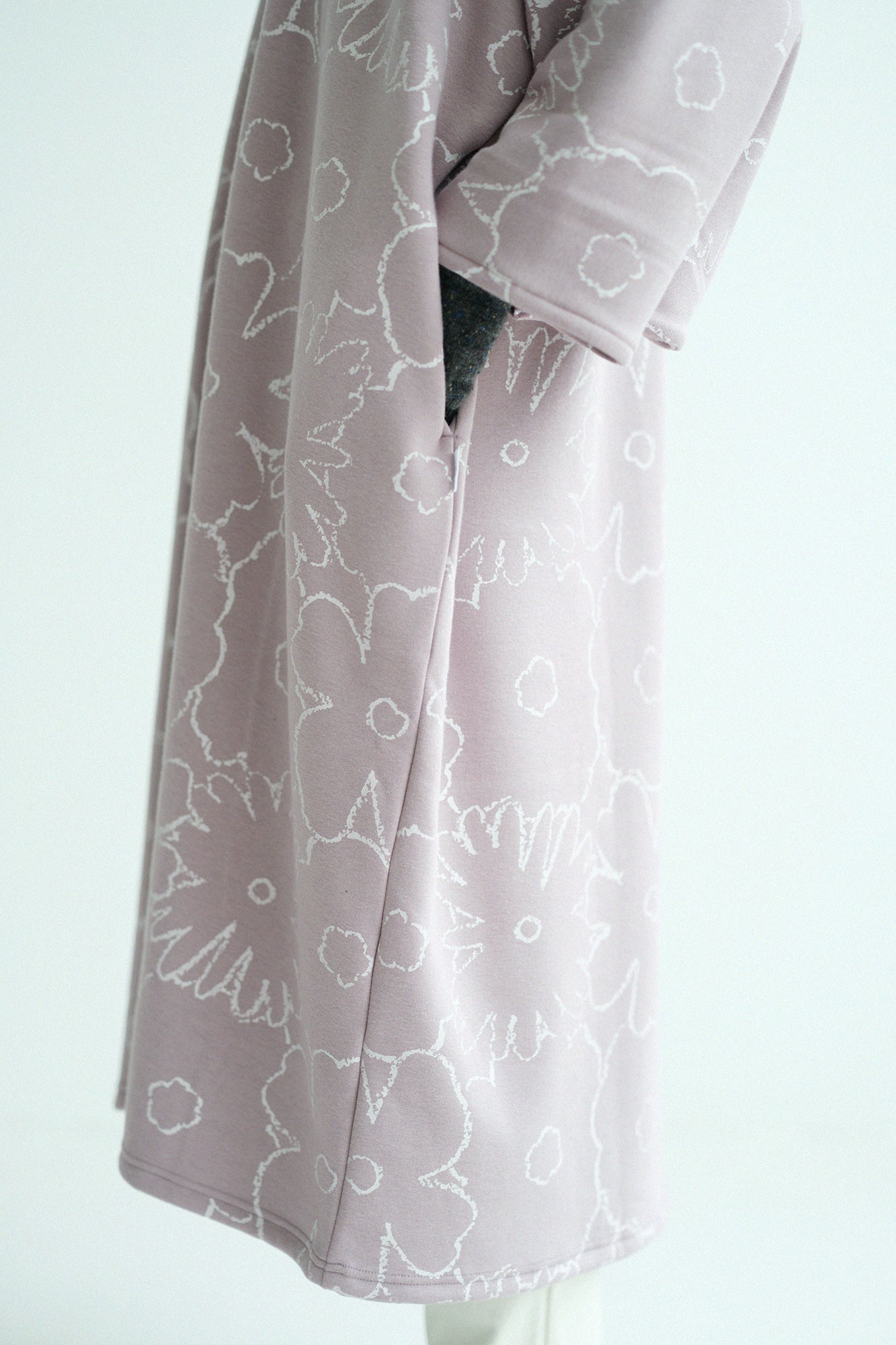 裏仿毛 針織 高領圓弧袖長方形洋裝／落落大方塗鴉 灰粉紅色