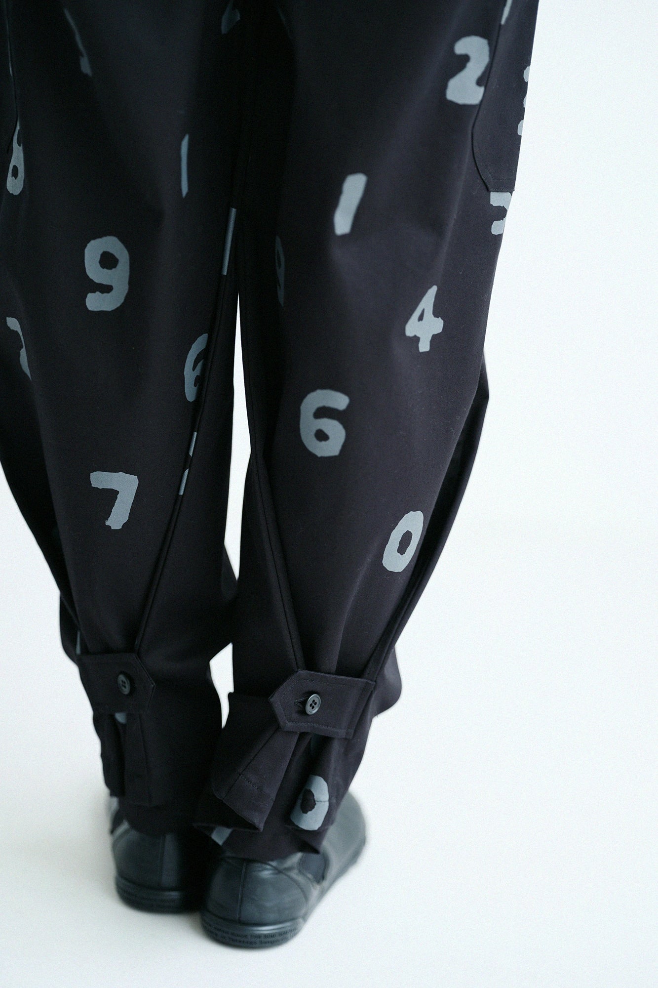 [Expédition prévue vers le 10 mars] Pantalon cargo en tissu chino stretch/Noir x SO-SU-U