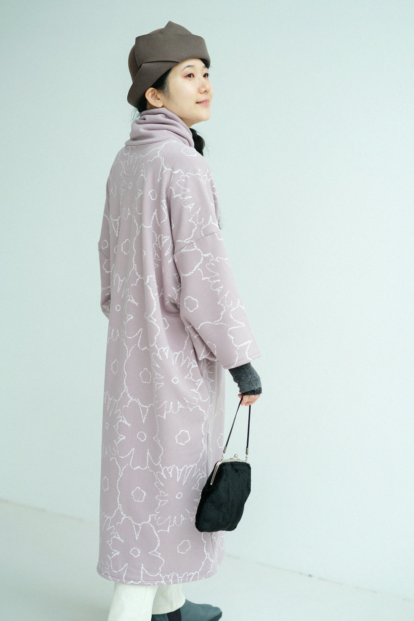 裏仿毛 針織 高領圓弧袖長方形洋裝／落落大方塗鴉 灰粉紅色