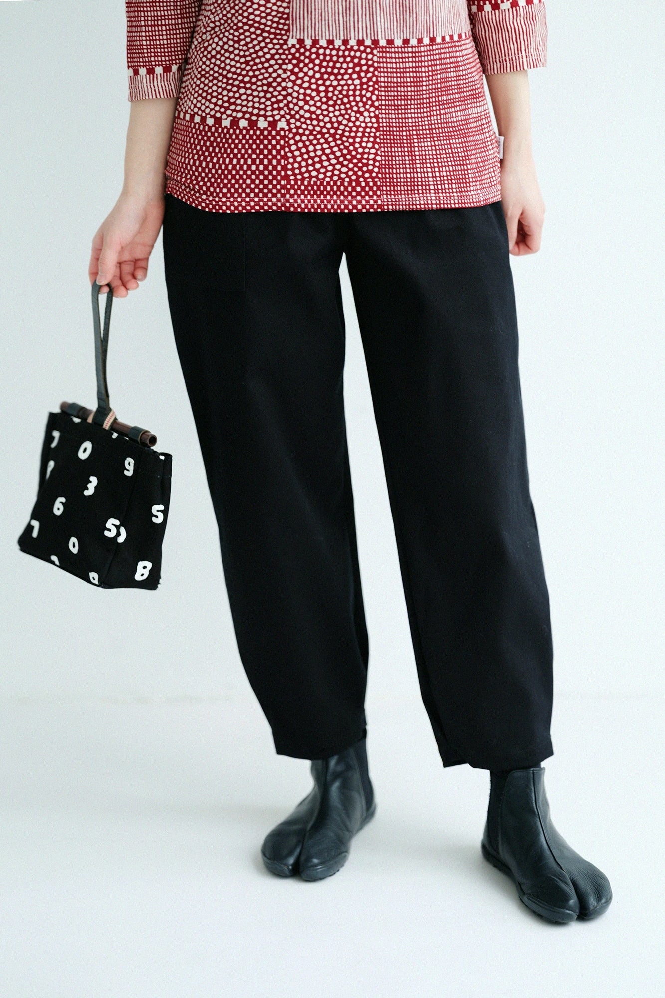 【3月3日頃発送予定】伸（しん） ドビー織 襞（ひだ）もんぺ／濡羽色（ぬればいろ）