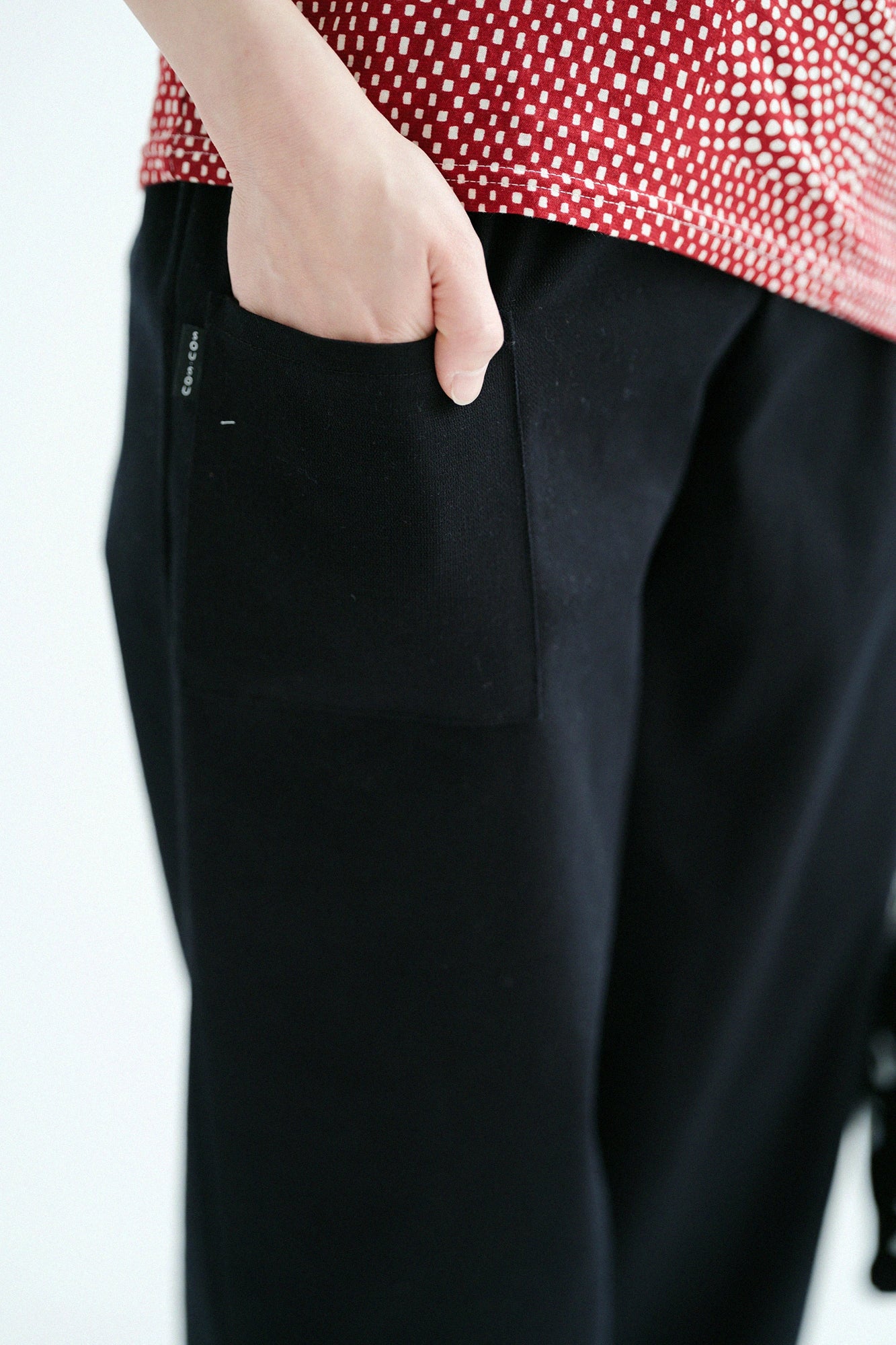 【3月3日頃発送予定】伸（しん） ドビー織 襞（ひだ）もんぺ／濡羽色（ぬればいろ）