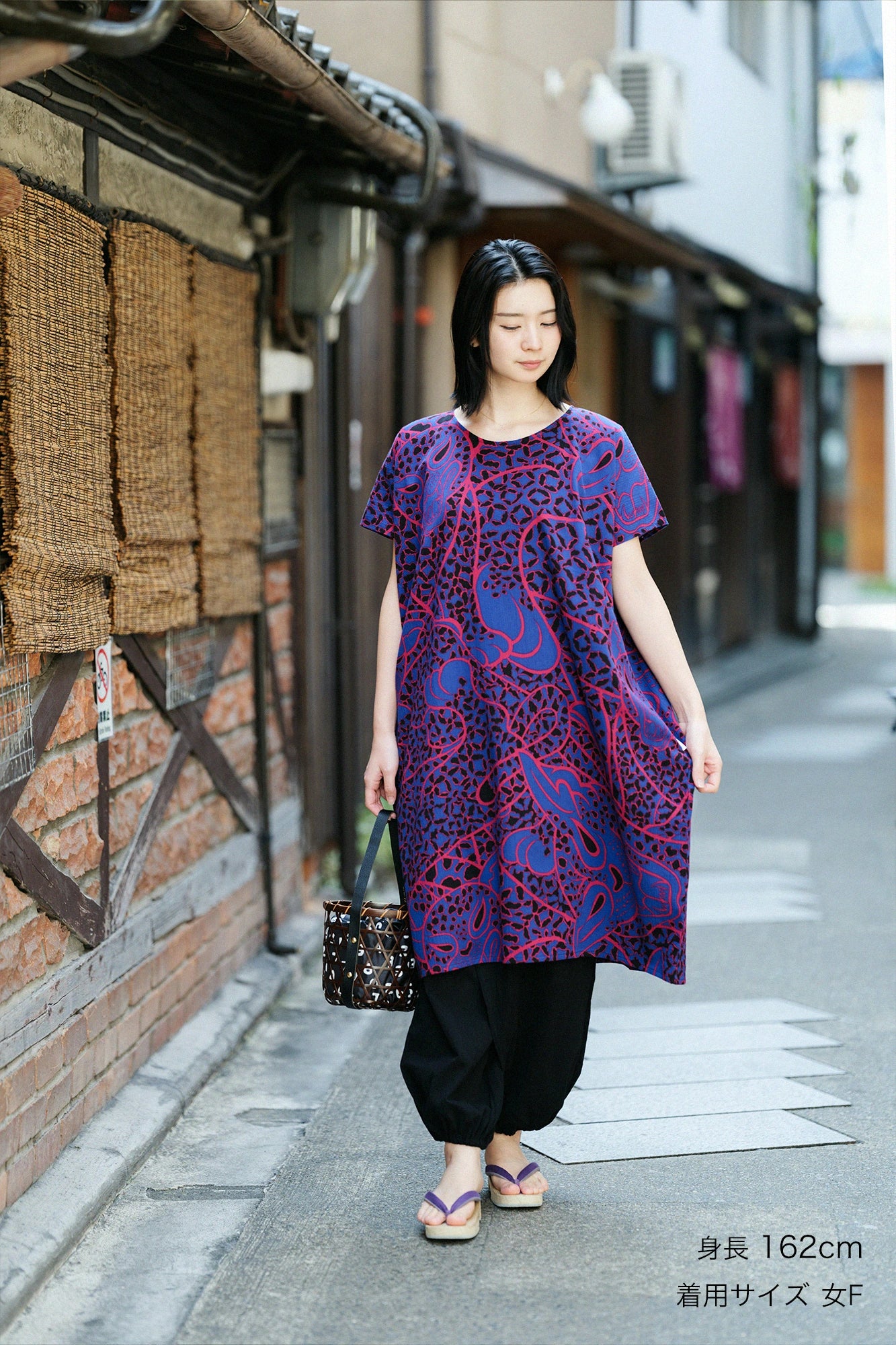 [Versand voraussichtlich um den 21. April] Takashima Chijimi 20/20 Rechteckiges Gewand/blau-rote Jaguare