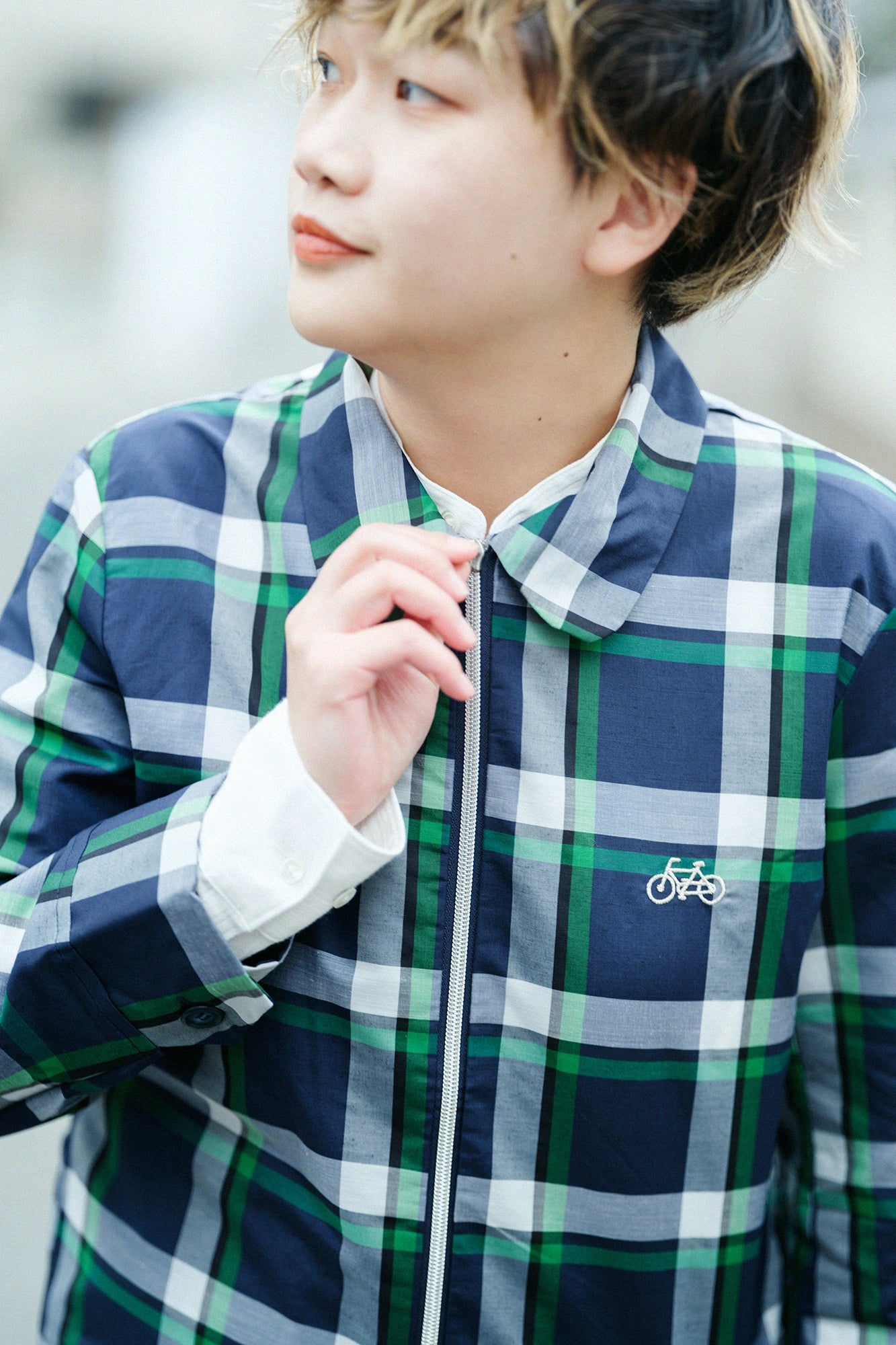 [Versand voraussichtlich um den 10. März herum] Ramie-Nylonjacke mit Kragen und ZIP UP/Marineblau kariert