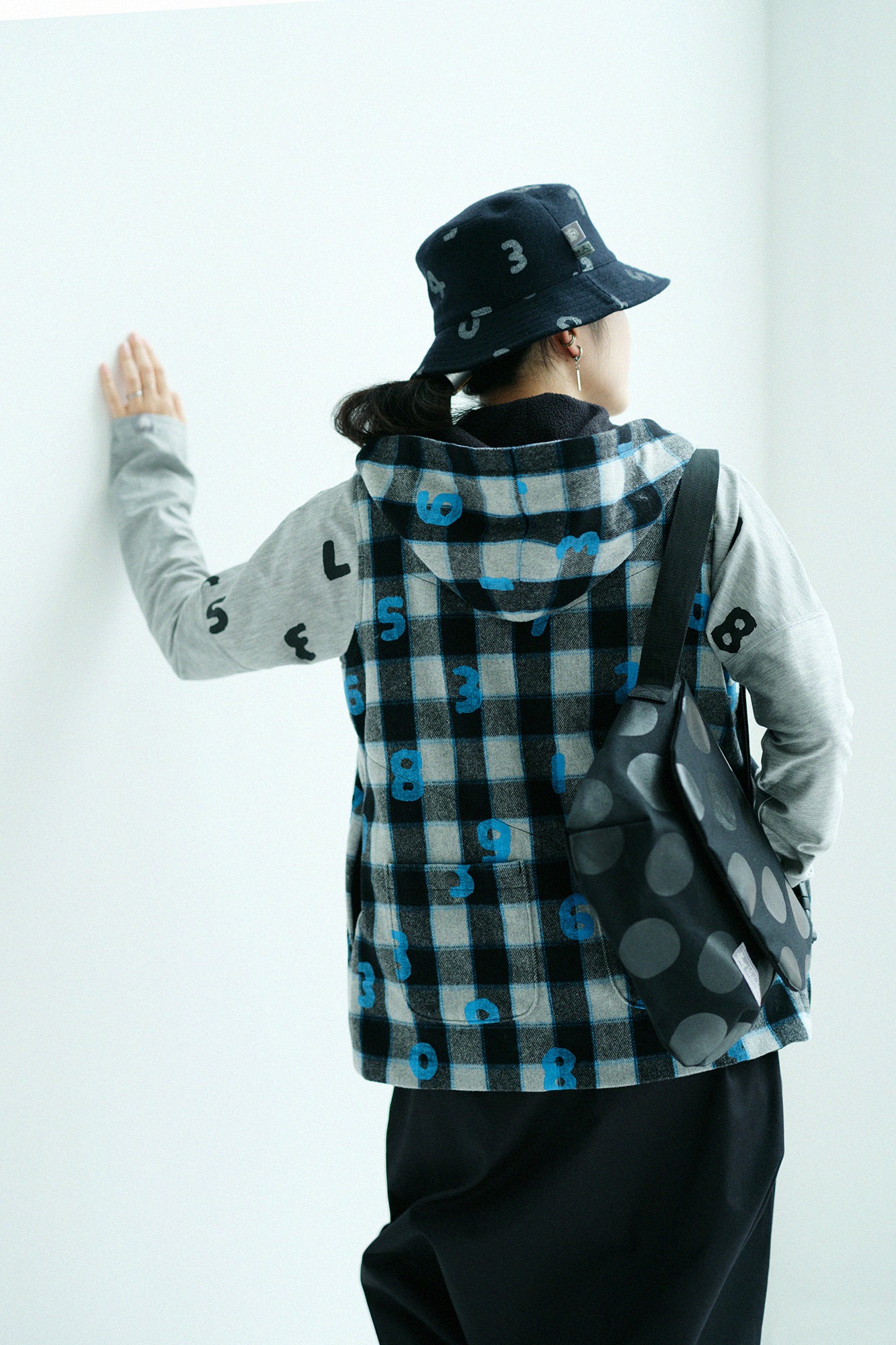 ウールチェック×ボア BIKEフードベスト／SO-SU-U ブルーブラック