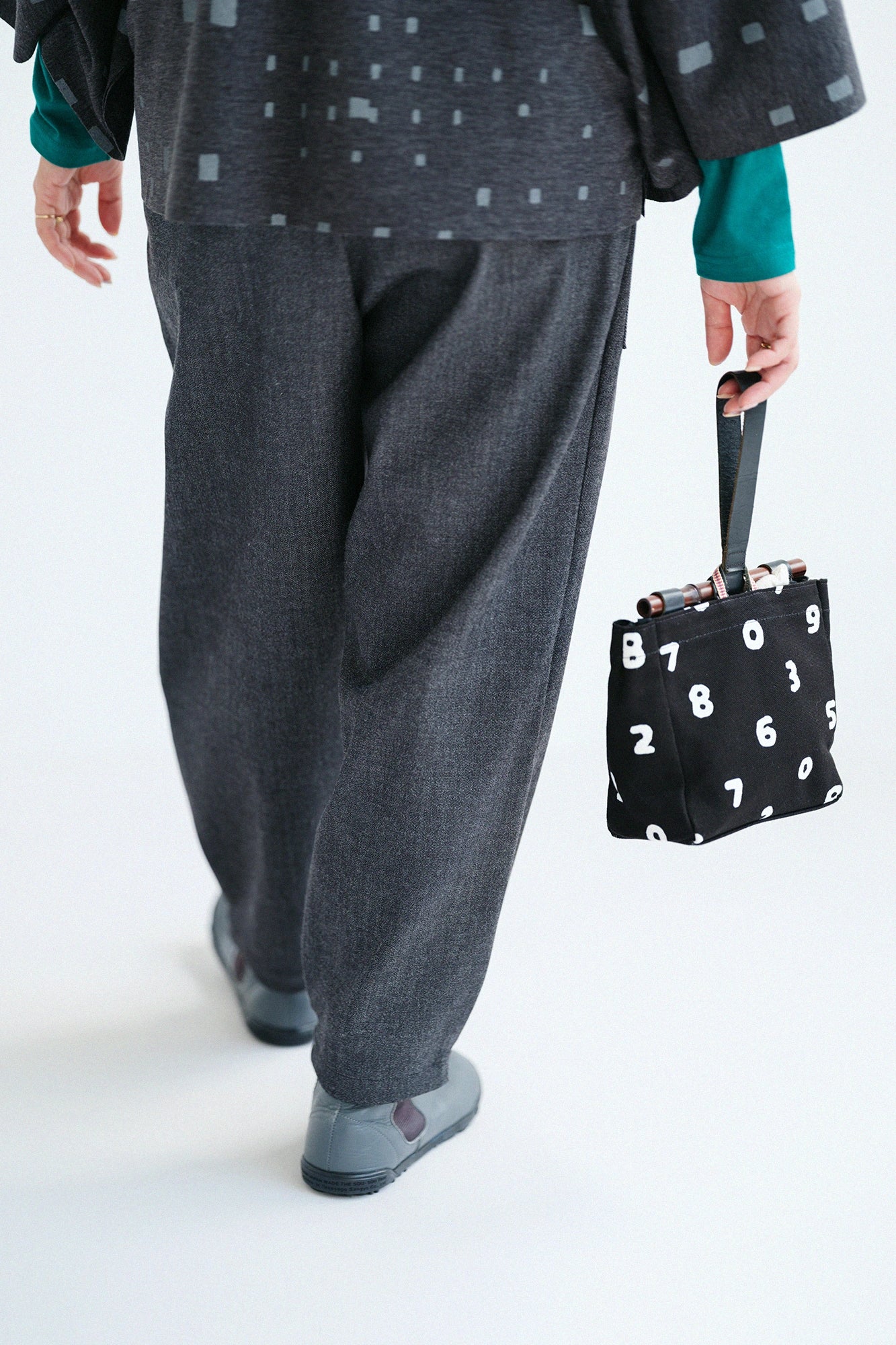 【Voraussichtlicher Versand um den 22. September】Stretch-Denim Haori mit Kimono-Ärmeln / Schwarz 