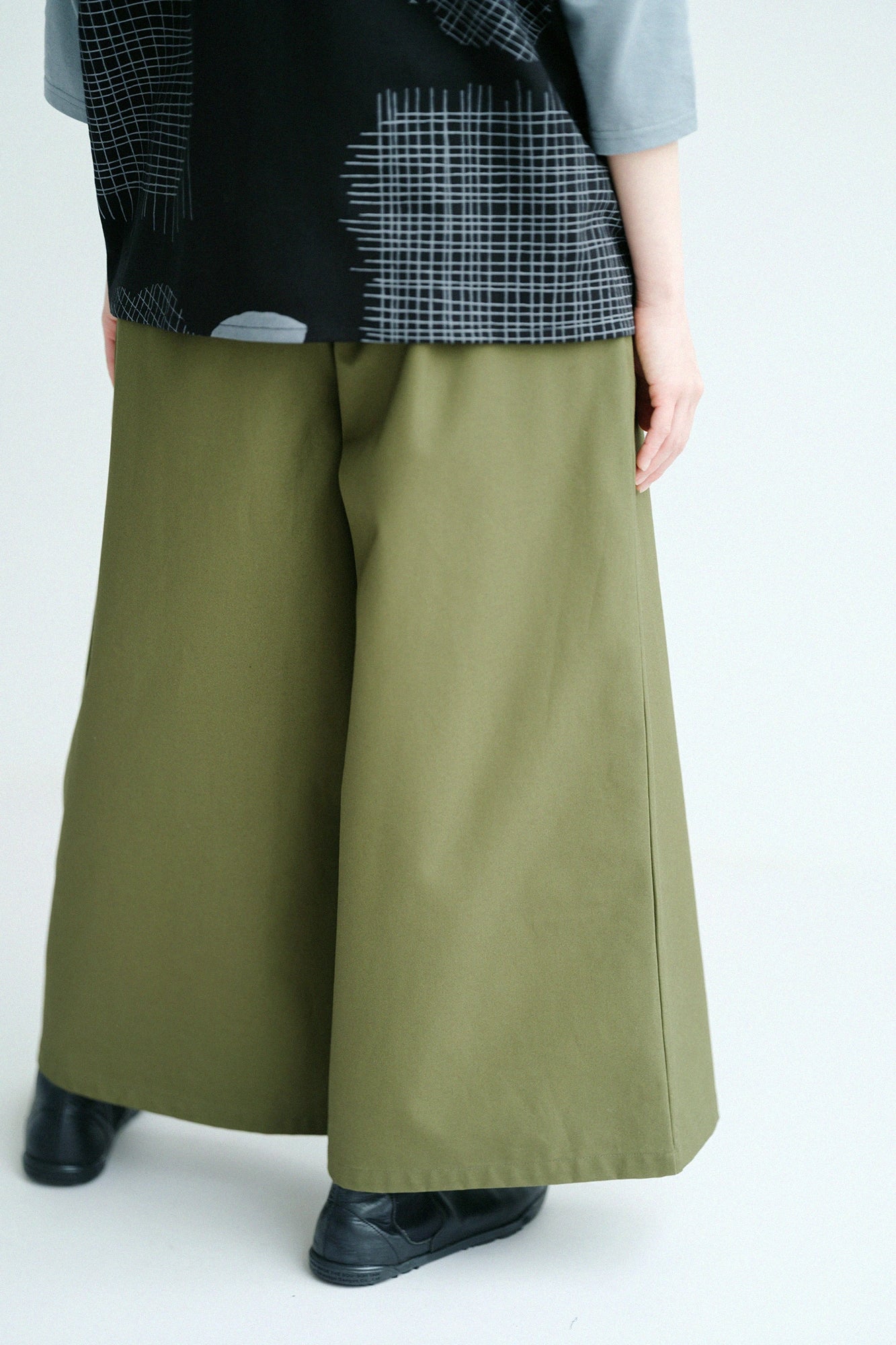 【3月3日頃発送予定】11号帆布 広形（ひろなり）もんぺ／苔色（こけいろ）