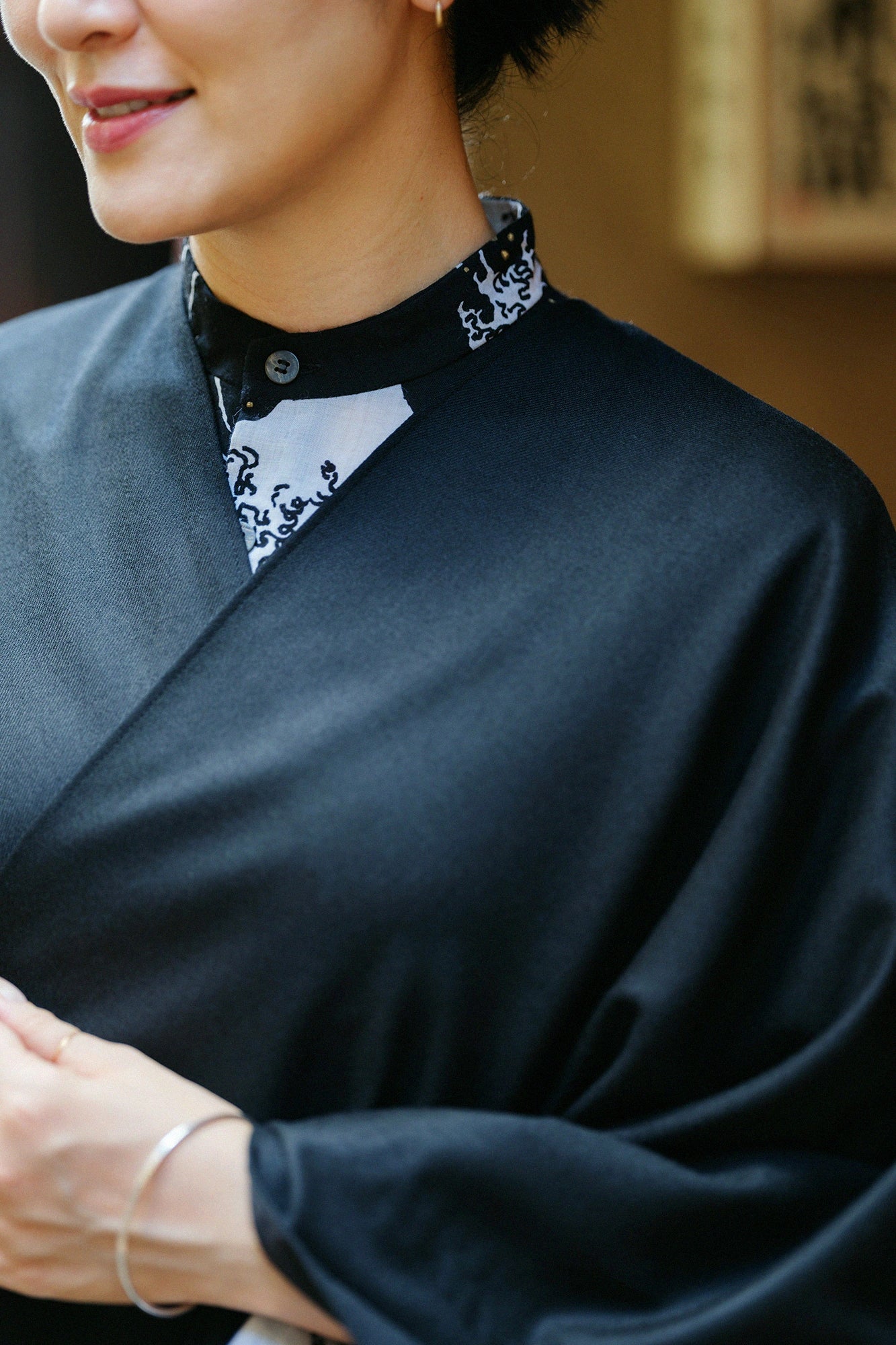 【9月22日頃発送予定】梳毛 綾織 きさらぎ 短丈／濡羽色