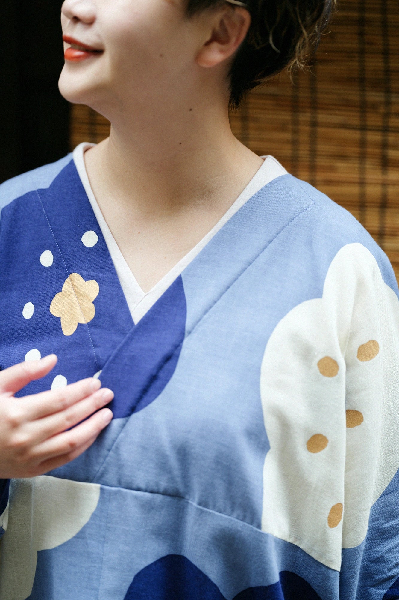 【Versand voraussichtlich ab 3. März】Iseki-Orimoto Bun (Muster) Große Furoshiki (Ōkatabira)/Hohoemi 