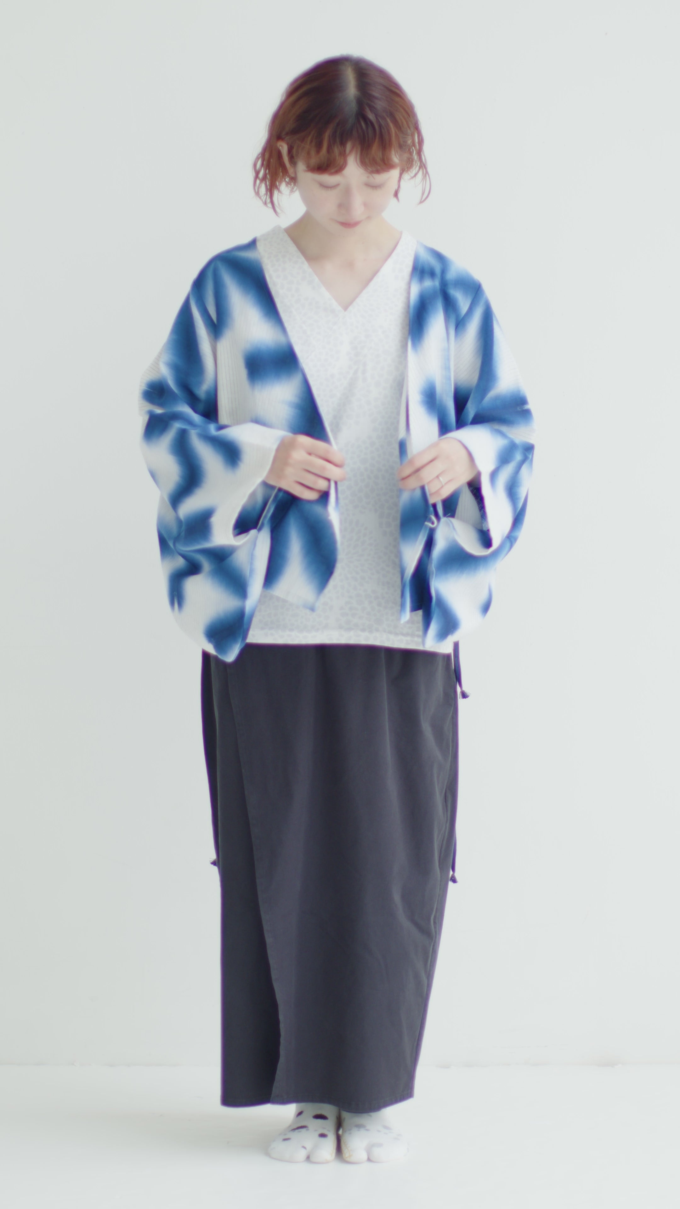 綿麻 綾織（あやおり） 小袖寛衣（こそでかんい）／雲間（くもま）に菊