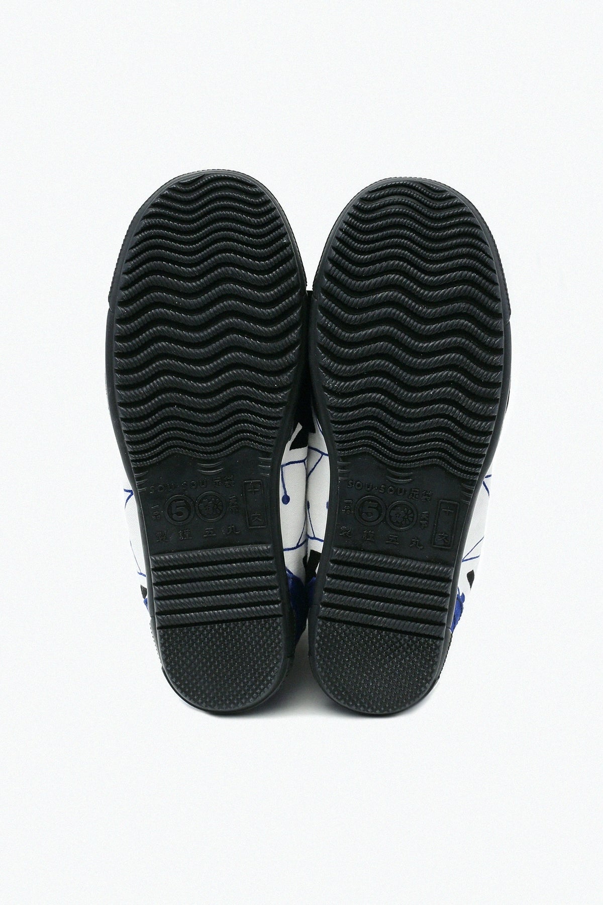 Marugo Round Toe Tabi Shoes Chrysanthemum in Clouds