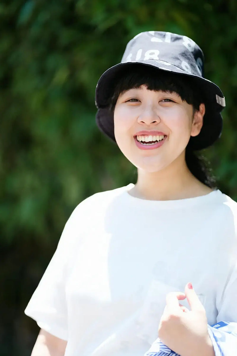 타카시마치지미 40/40 반팔포켓 T셔츠／흰색×SO-SU-U곤충
