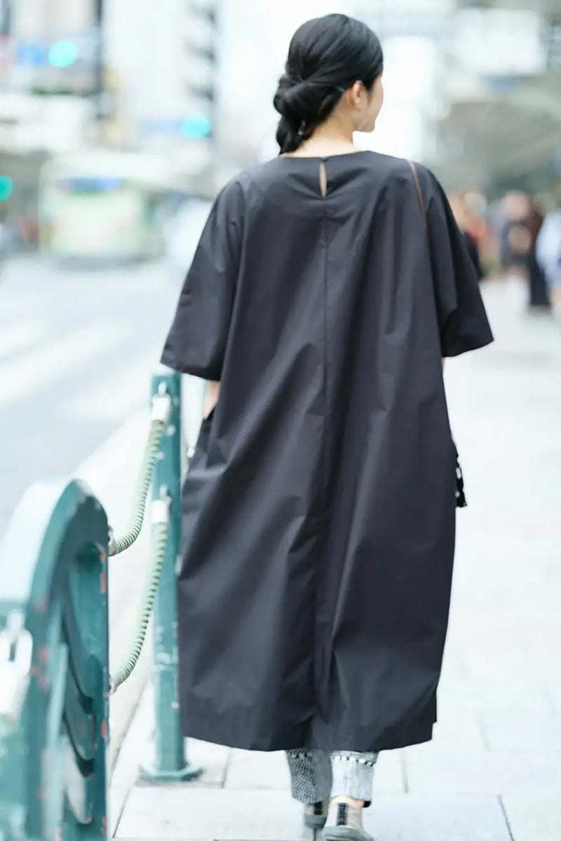 돌먼 슬리브 라르고원피스 맥시 길이/검은색