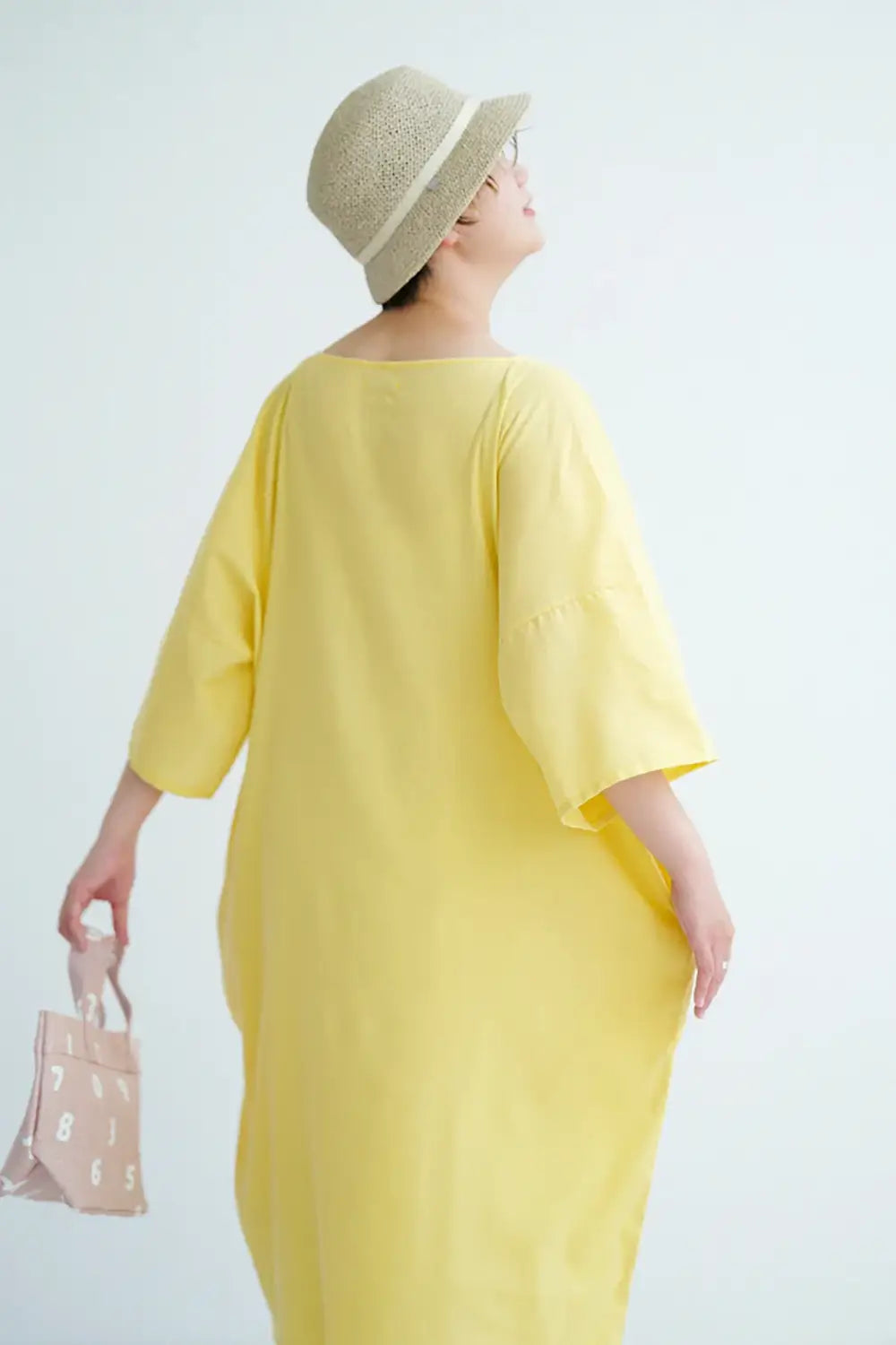 타카시마치지미 40/40 반소매 보트넥원피스/베이지빛 색상(카리야스이로) 